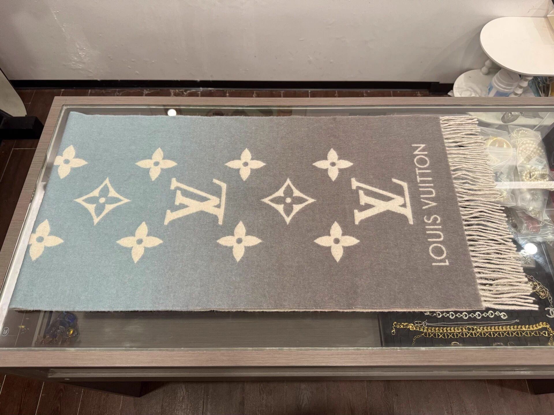 Louis Vuitton LV Reykjavik Gradient Monogram Cashmere Scarf Size ONE SIZE - 5 Thumbnail