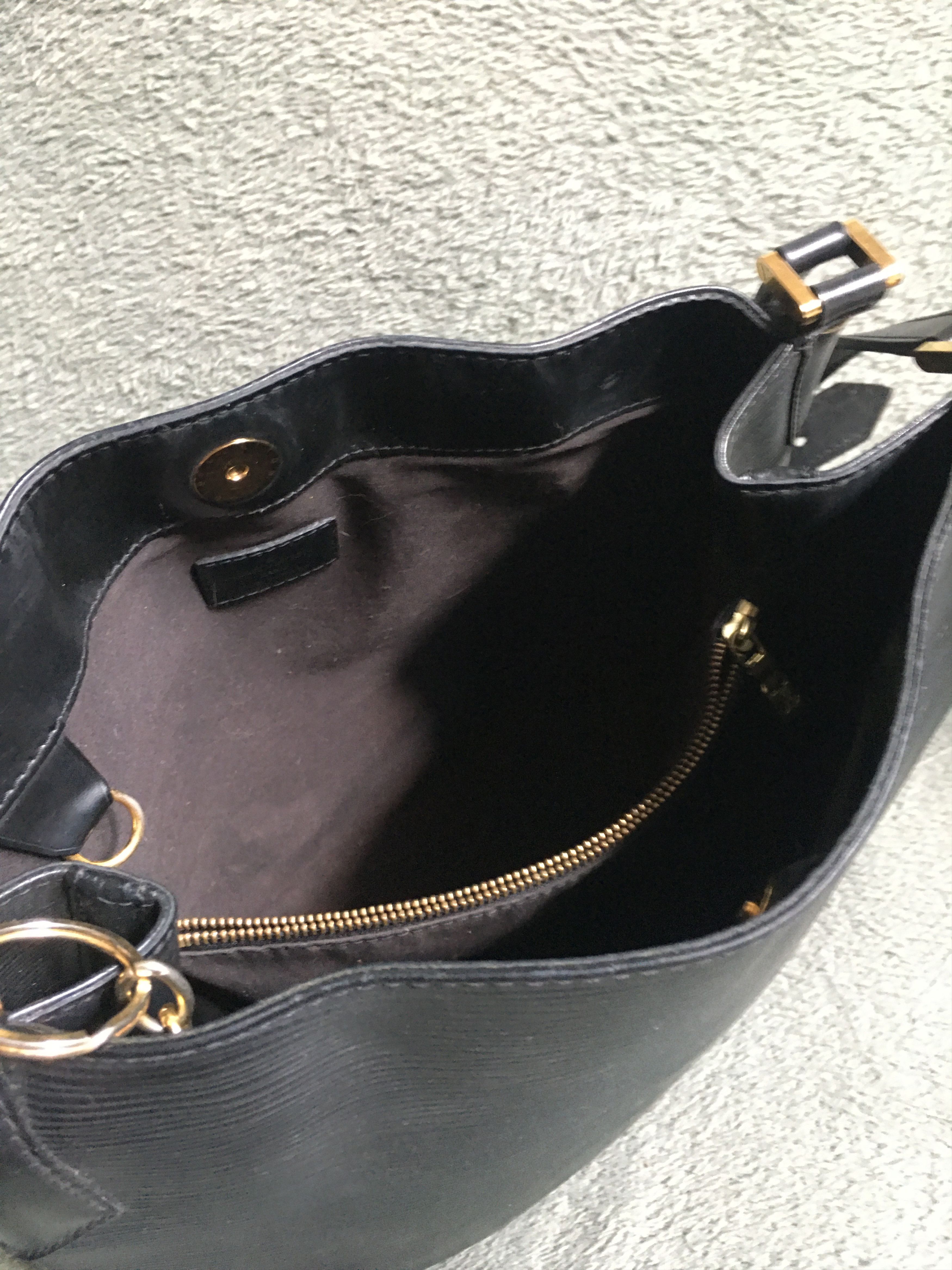Louis Vuitton Louis Vuitton Epi Mandara Leather Black Shoulder Bag Size ONE SIZE - 20 Thumbnail