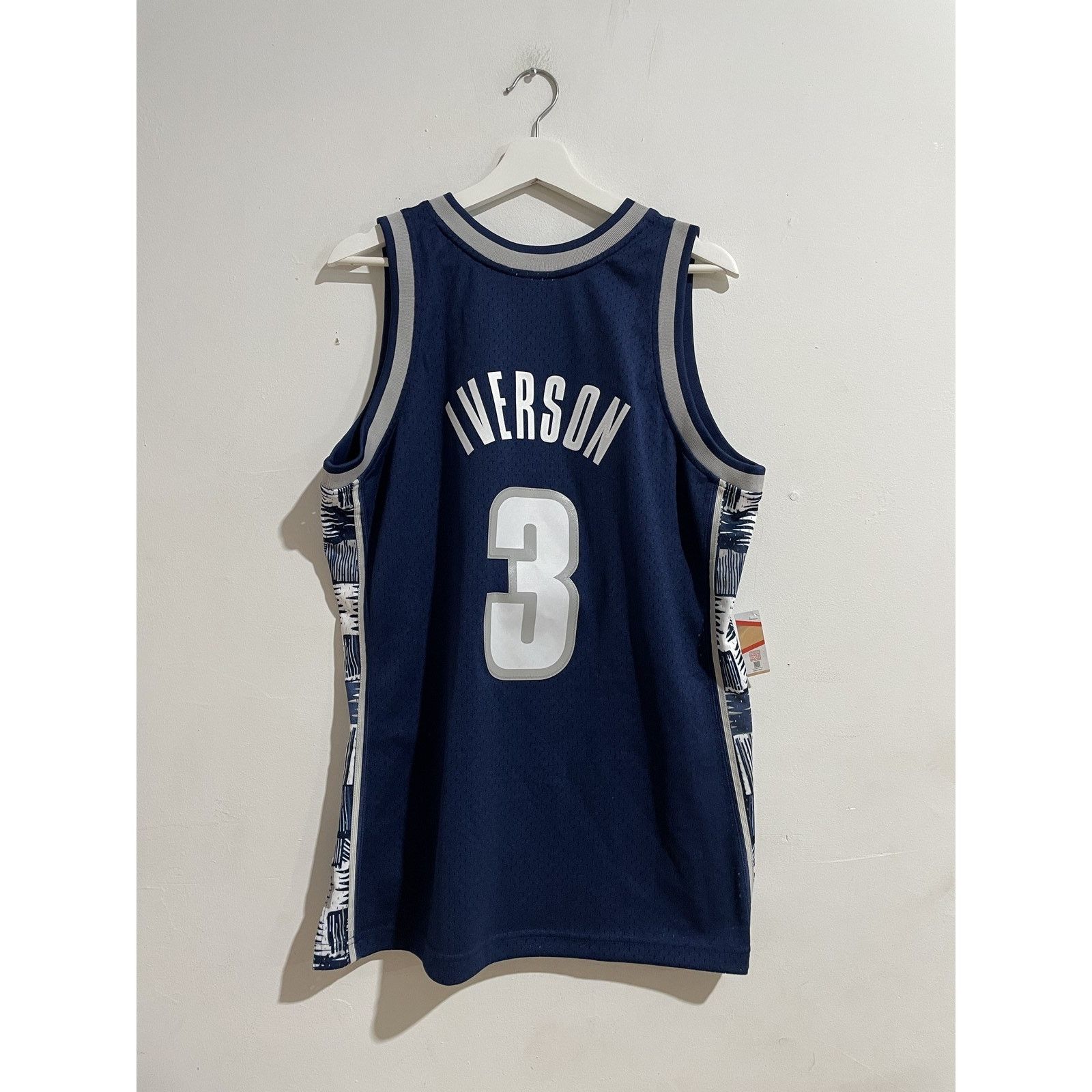 Other ALLEN IVERSON NAVY GEORGETOWN 1995/1996 SWINGMAN JERSEY Size US L / EU 52-54 / 3 - 4 Thumbnail