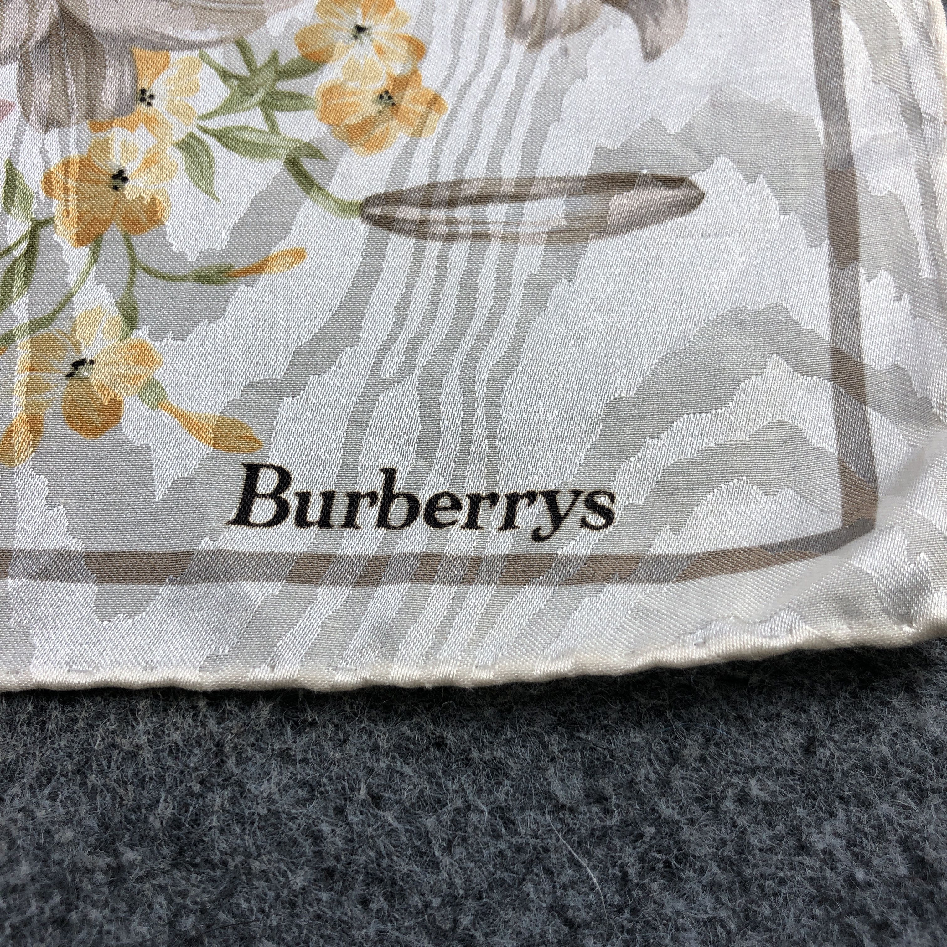 Burberry Burberry Hand Rolled Handkerchief Neckerchief Bandana H2329 Size ONE SIZE - 5 Thumbnail