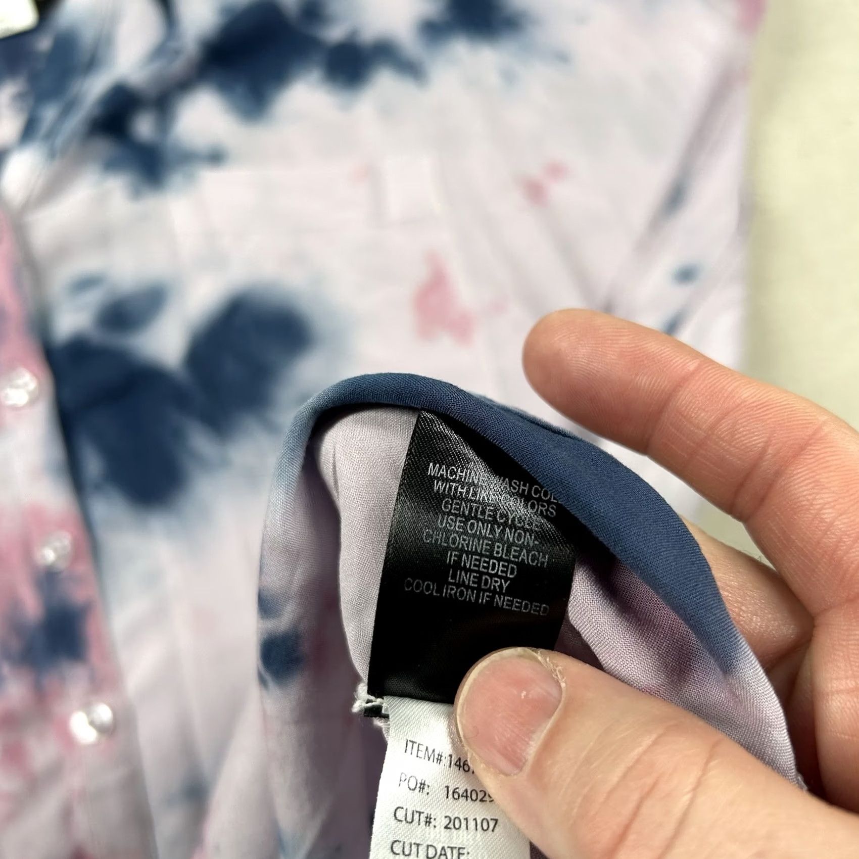 Torrid Torrid Top Womens 3X Button-Up Rayon Tie-Dye Challis Lightweight Plus Shirt Womens Short Sleeve V-Neck Geometric Pattern Multicolor Size XXL / US 16-18 / IT 52-54 - 6 Thumbnail