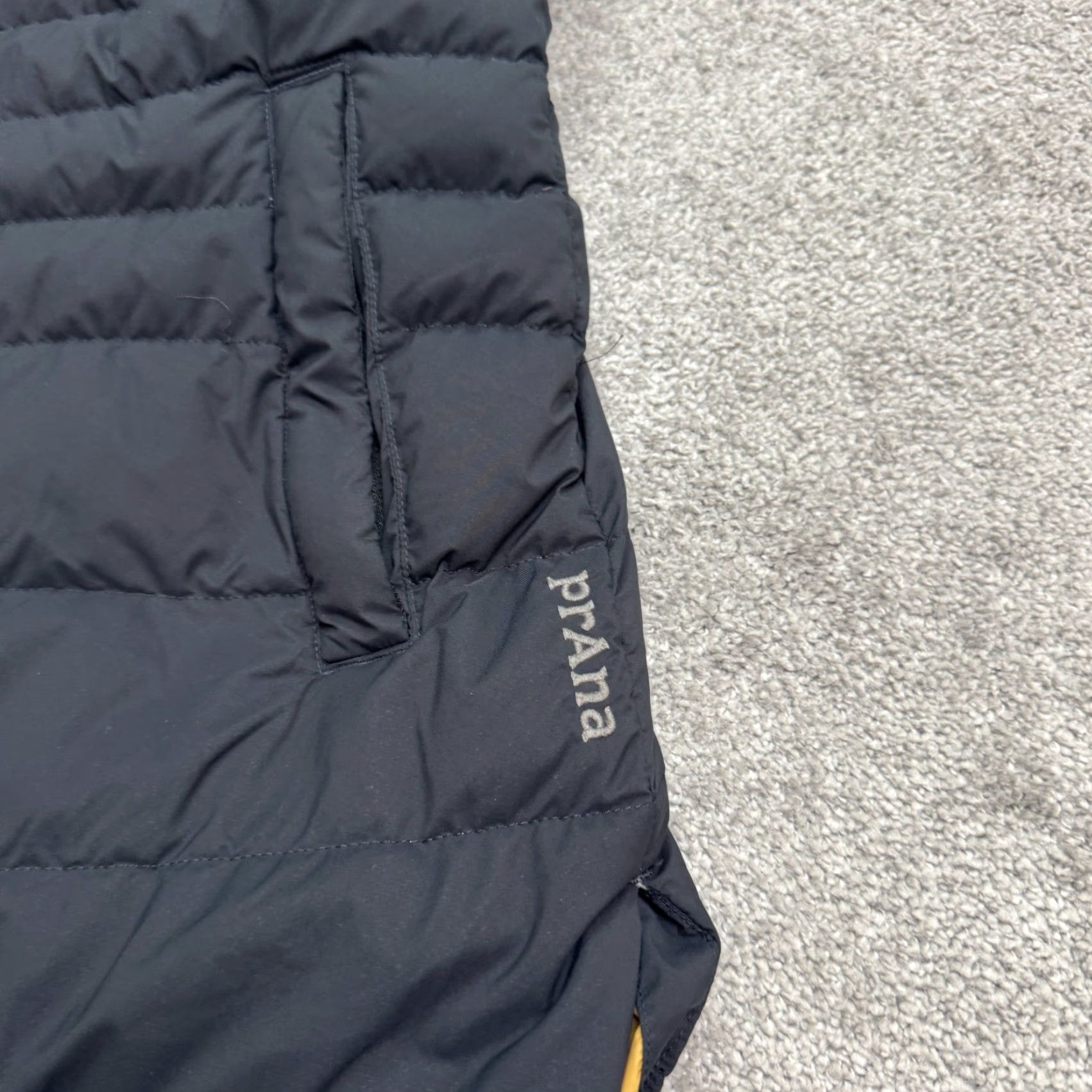 Prana prAna Down Insulated Puffer Quilted Hoodie Vest Men Small Black Snap Zip Outdoor Shirt Size US S / EU 44-46 / 1 - 6 Thumbnail