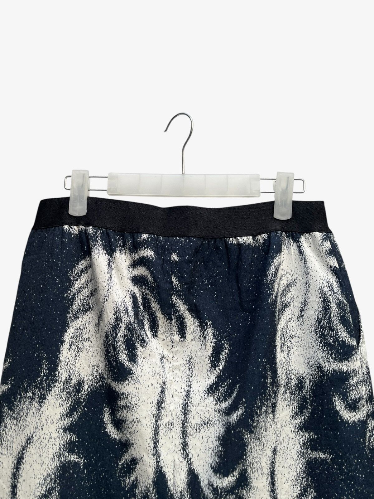 Viktor & Rolf Viktor & Rolf Feather Print Navy Blue Knee Length Skirt Size 28" / US 6 / IT 42 - 4 Thumbnail