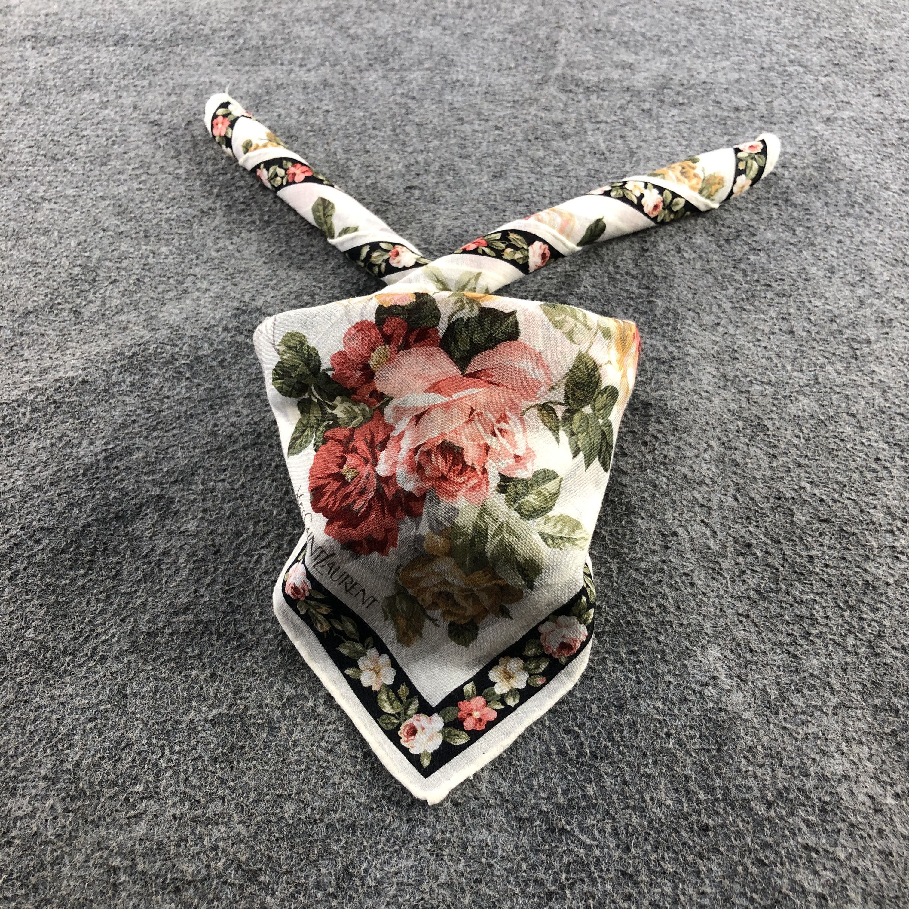 Yves Saint Laurent Yves Saint Laurent Handkerchief Neckerchief Bandana H2699 Size ONE SIZE - 1 Thumbnail