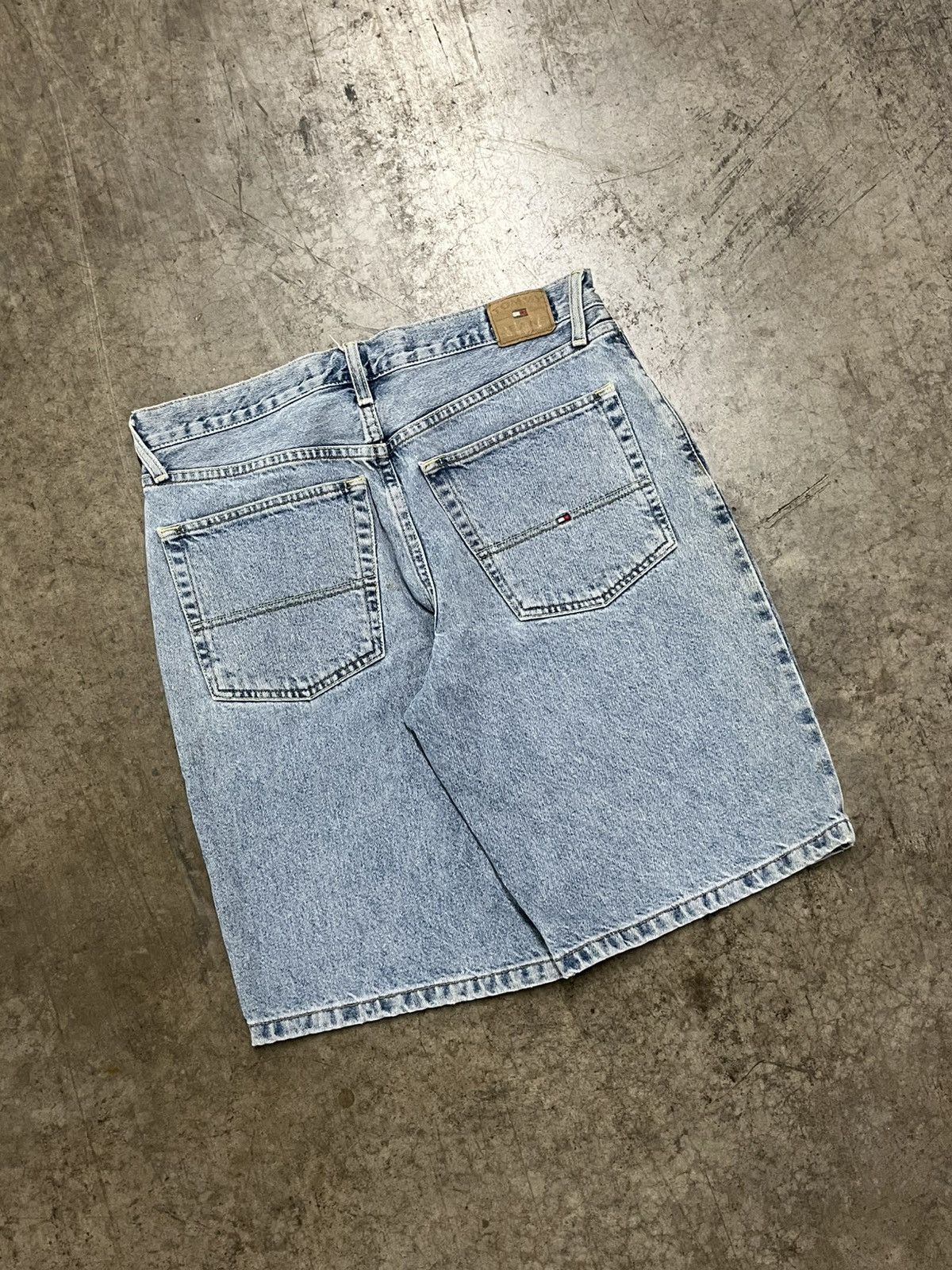 Tommy Hilfiger × Vintage Tommy Hilfiger y2k baggy jorts skater streetwear hype rare Size US 32 / EU 48 - 1 Thumbnail