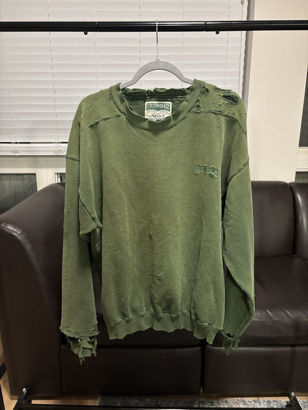 Levi's Vintage 90s levis green heavy distressed/sunfaded sweatshirt Size US L / EU 52-54 / 3 - 1 Thumbnail