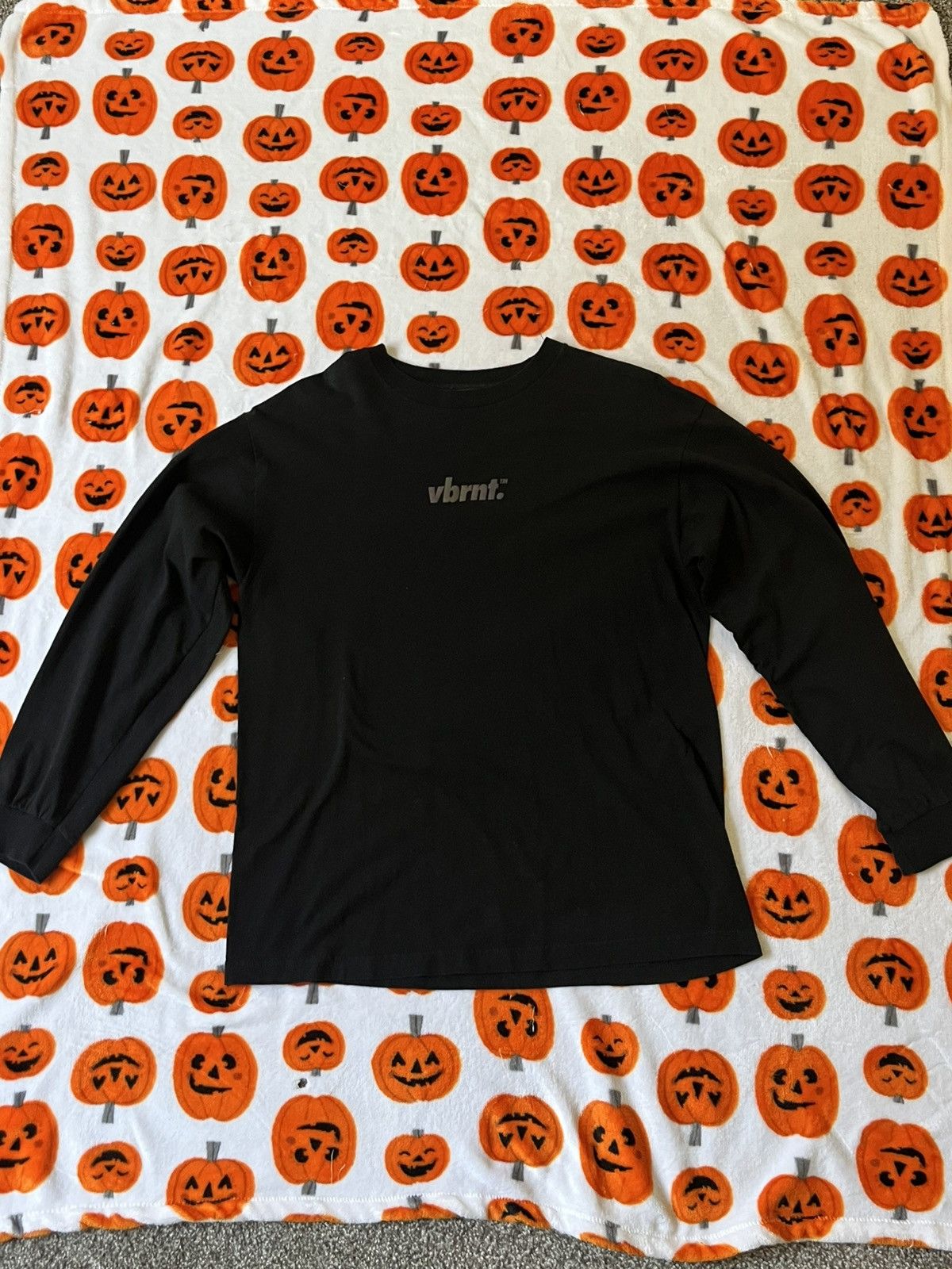 Other VBRNT. Reflective Long Sleeve designed by Miek Sneak Size US M / EU 48-50 / 2 - 2 Thumbnail