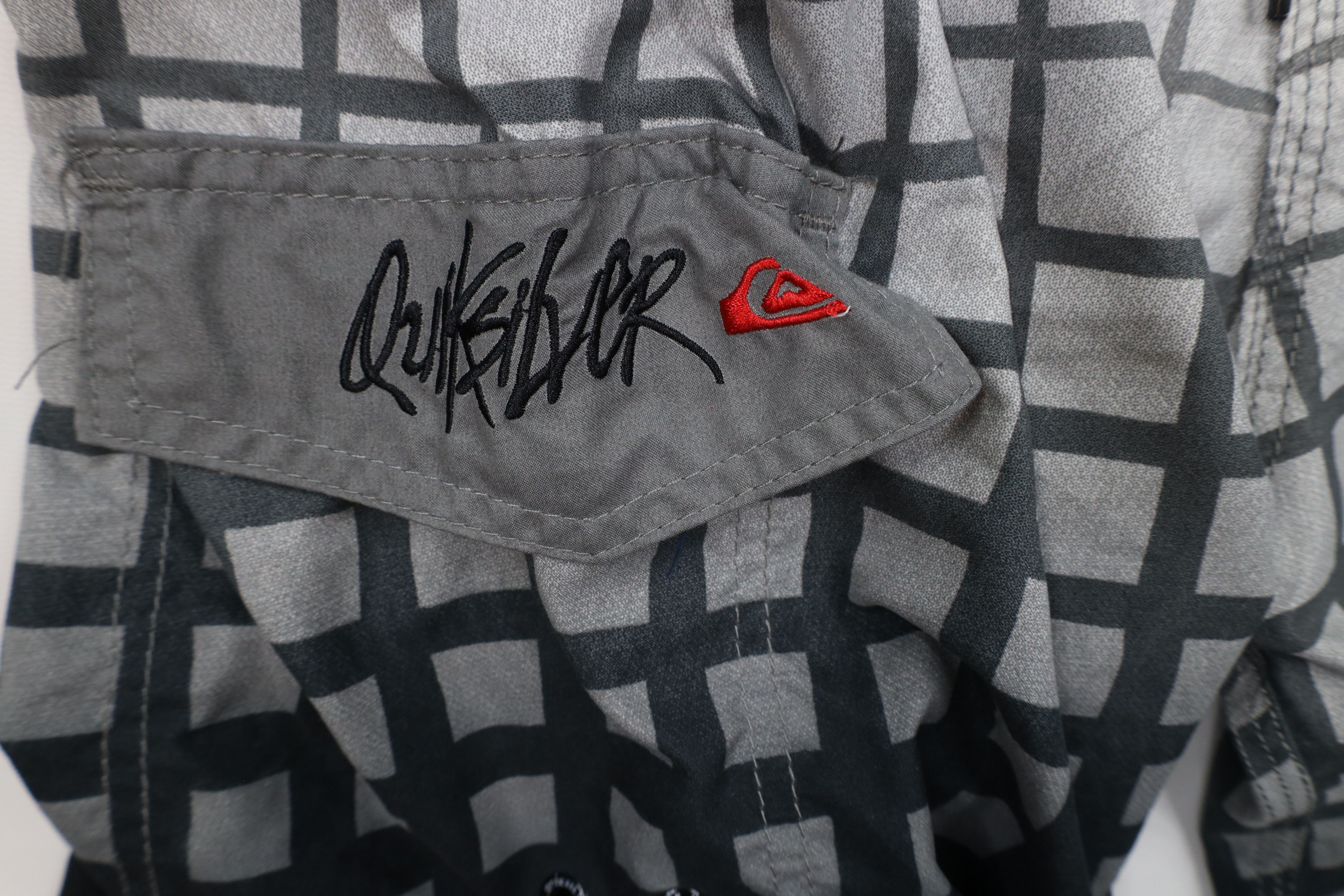 Quiksilver × Vintage Vintage Quiksilver Surfing Iron Cross Tribal UFC MMA Shorts Size US 38 / EU 54 - 6 Thumbnail
