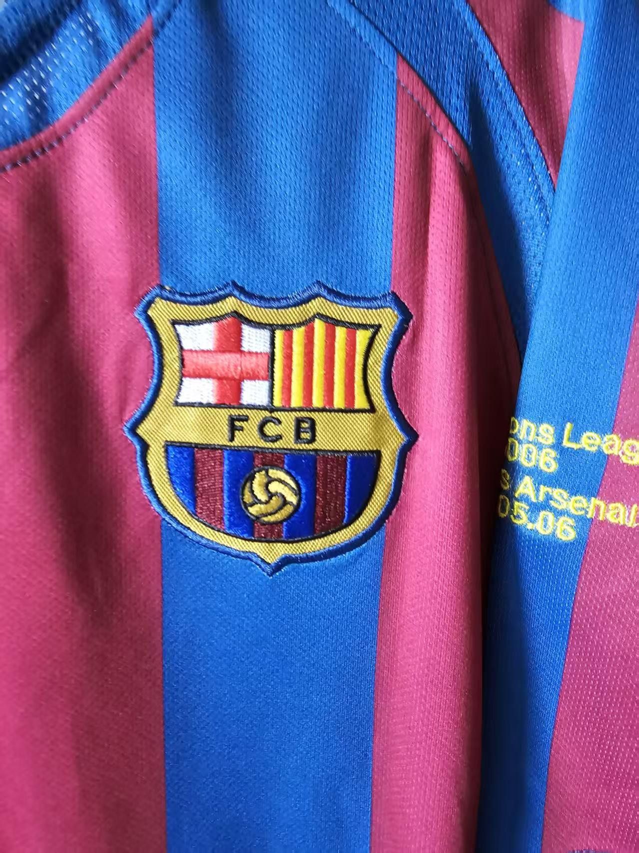 Other 2006 Barcelona #10 Ronaldinho Jersey Size US S / EU 44-46 / 1 - 4 Thumbnail
