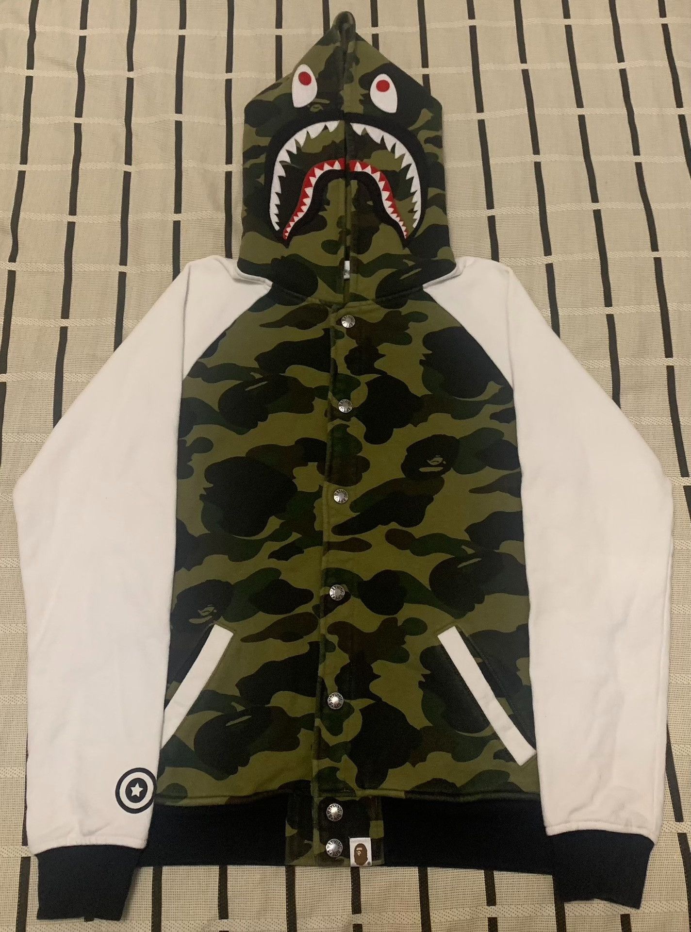 Bape Bape Shark Camo Green Light Jacket S Men Size US S / EU 44-46 / 1 - 1 Thumbnail