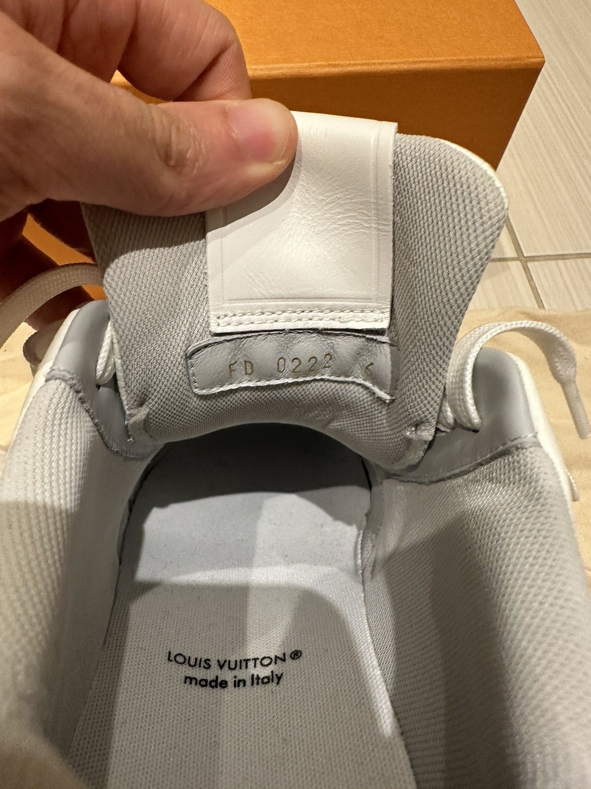 Louis Vuitton Louis Vuitton White & Grey ‘LV Sneaker’ Size US 7 / EU 40 - 14 Thumbnail