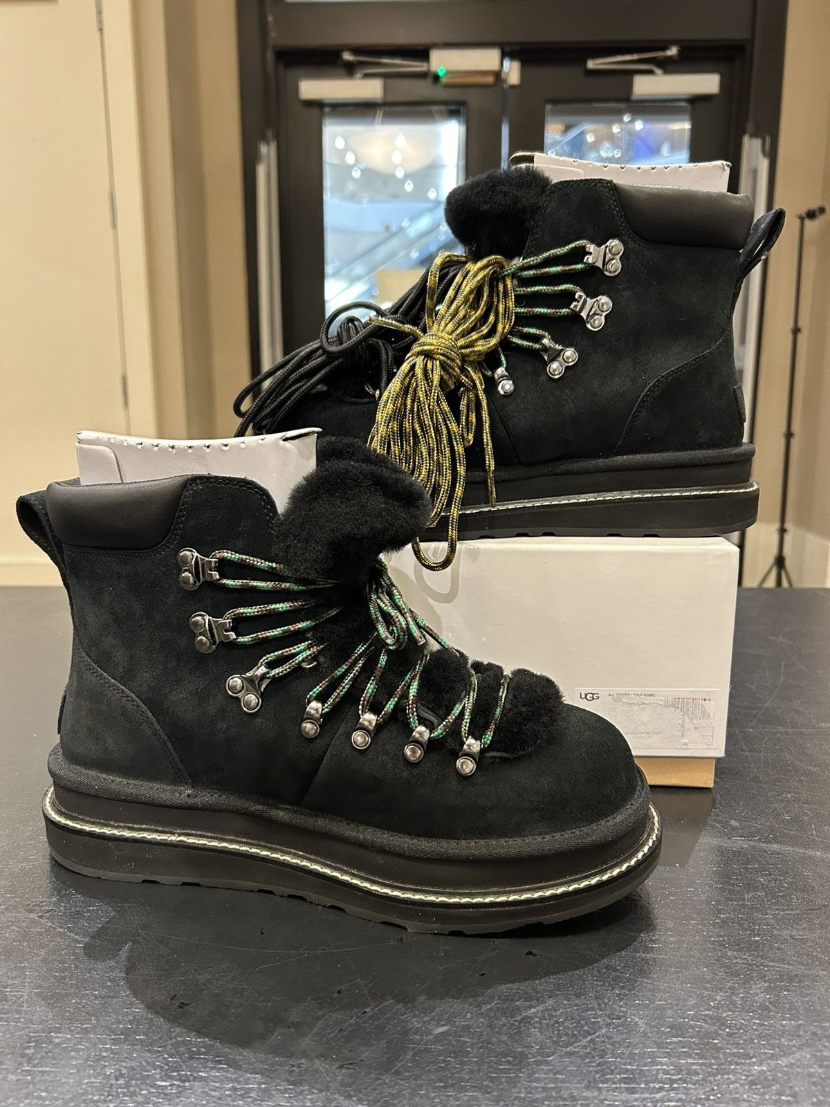 Sacai × Ugg Ugg X Sacai Hiking Boots - Black Size US 9 / EU 42 - 2 Thumbnail