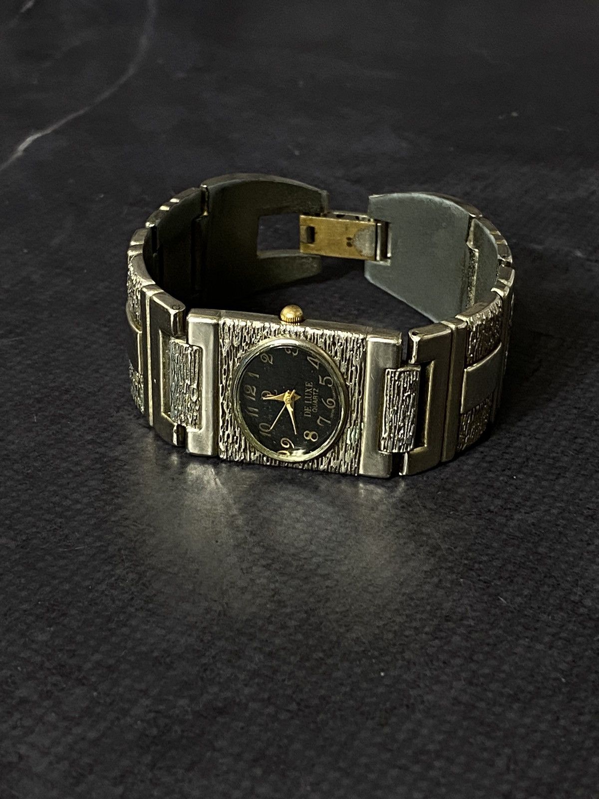 Japanese Brand Y2K De Luxe Textured Grunge Watch Size ONE SIZE - 1 Thumbnail
