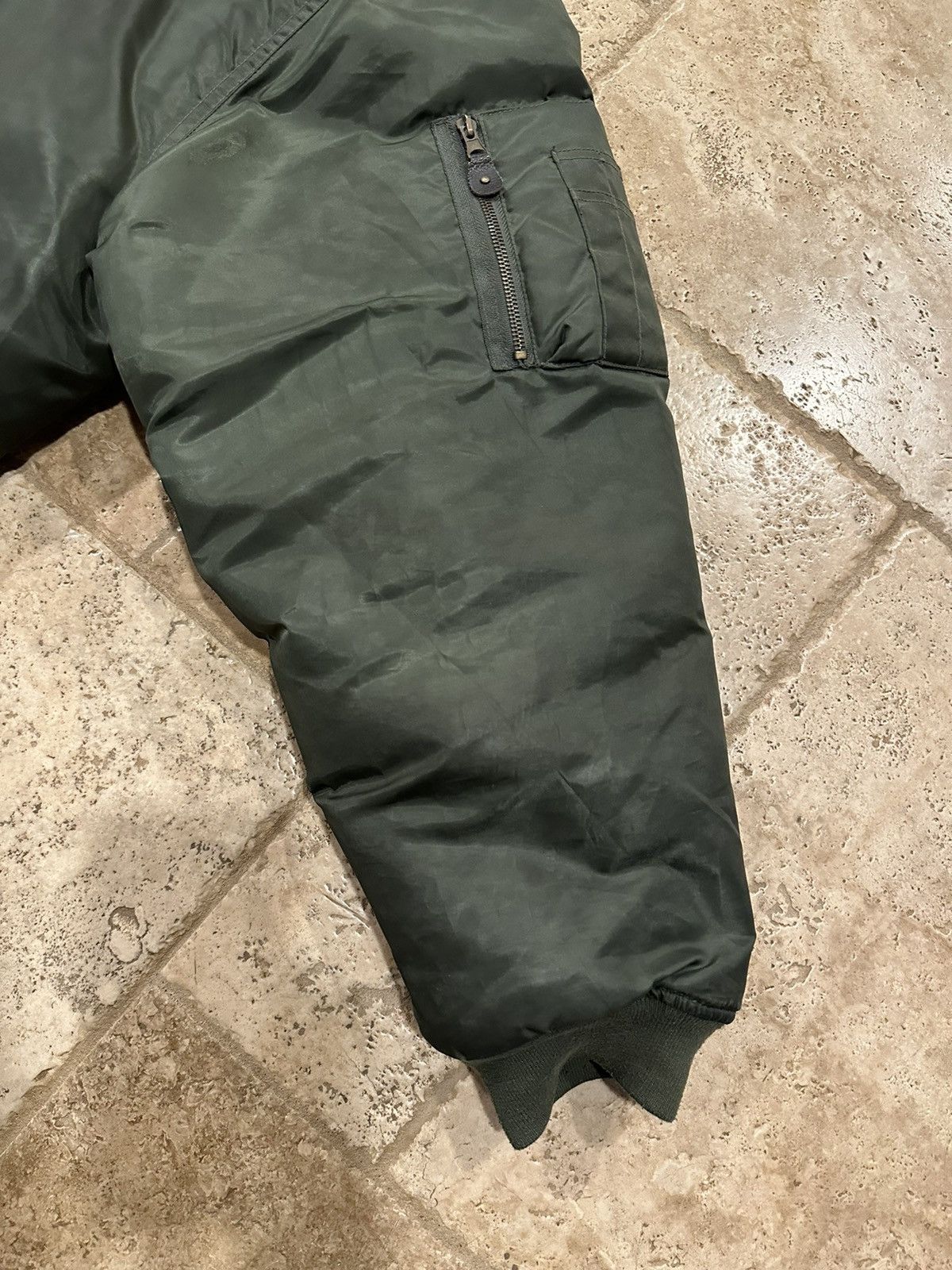 Vintage Vintage 90s C-4 Green Flight Bomber Oversized Jacket Size US XL / EU 56 / 4 - 5 Thumbnail