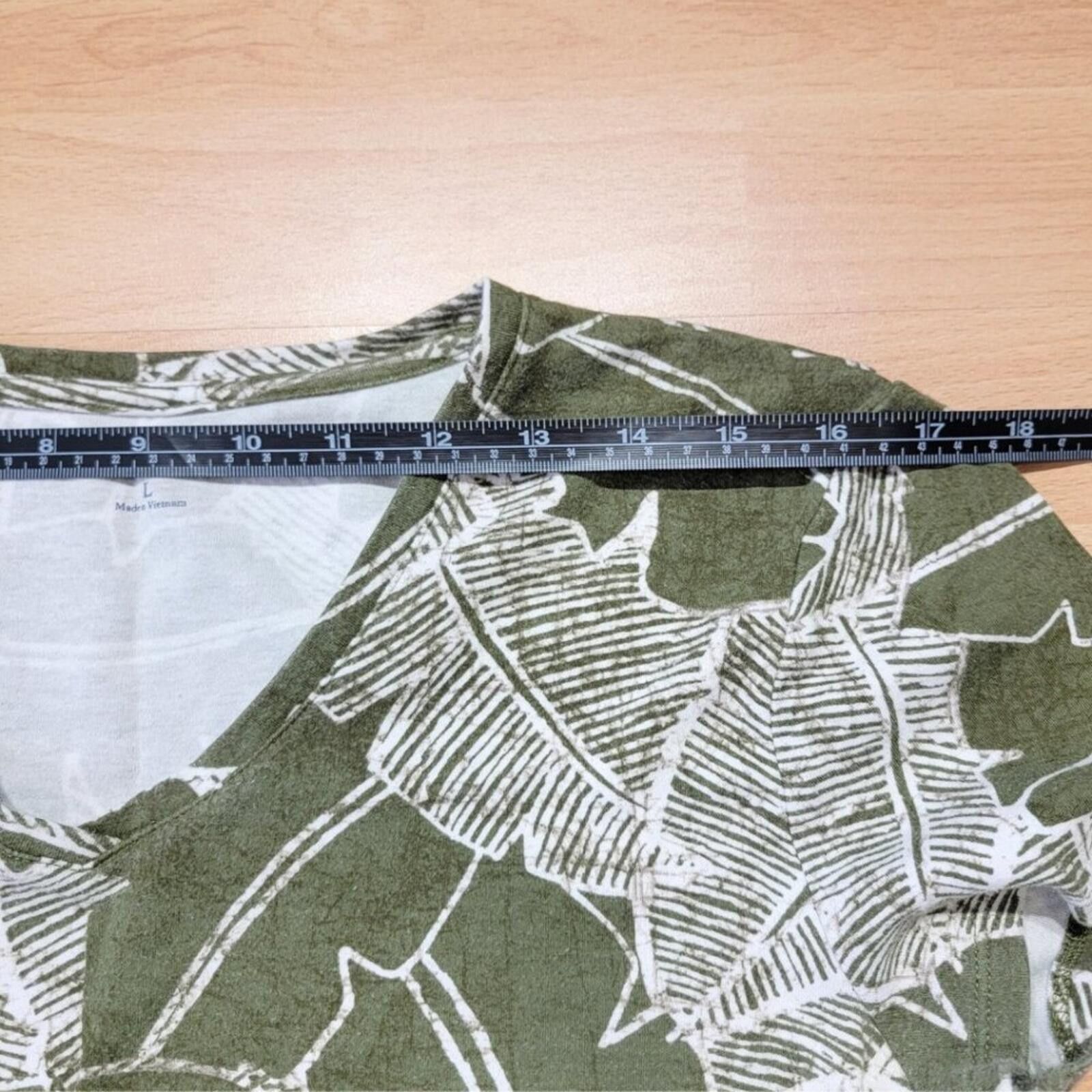 Croft & Barrow Croft & Barrow Women's Green Leaf Print V-Neck Short Sleeve Size XL / US 12-14 / IT 48-50 - 8 Thumbnail