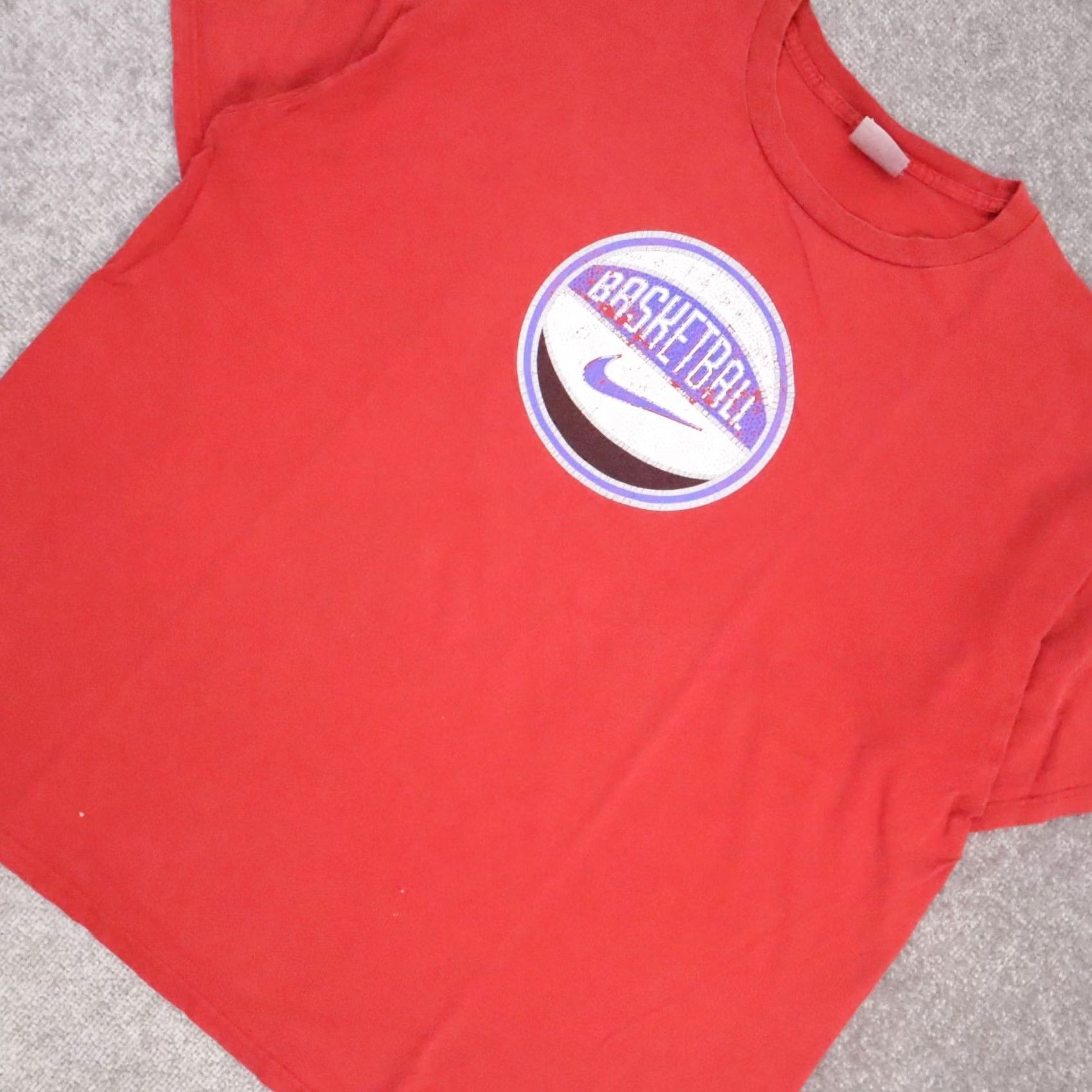 Nike VINTAGE Nike Basketball Shirt 2XL Red Short Sleeve Crew Neck Mens 90s Sports Swoosh Thrashed Size US XXL / EU 58 / 5 - 6 Thumbnail