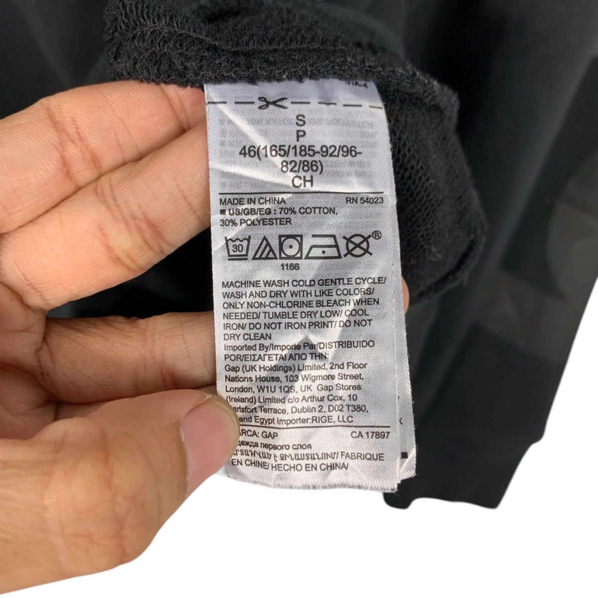 Gap GAP Center Logo Pullover Black Hoodies Sweatshirt #1789-C79 Size US S / EU 44-46 / 1 - 15 Thumbnail