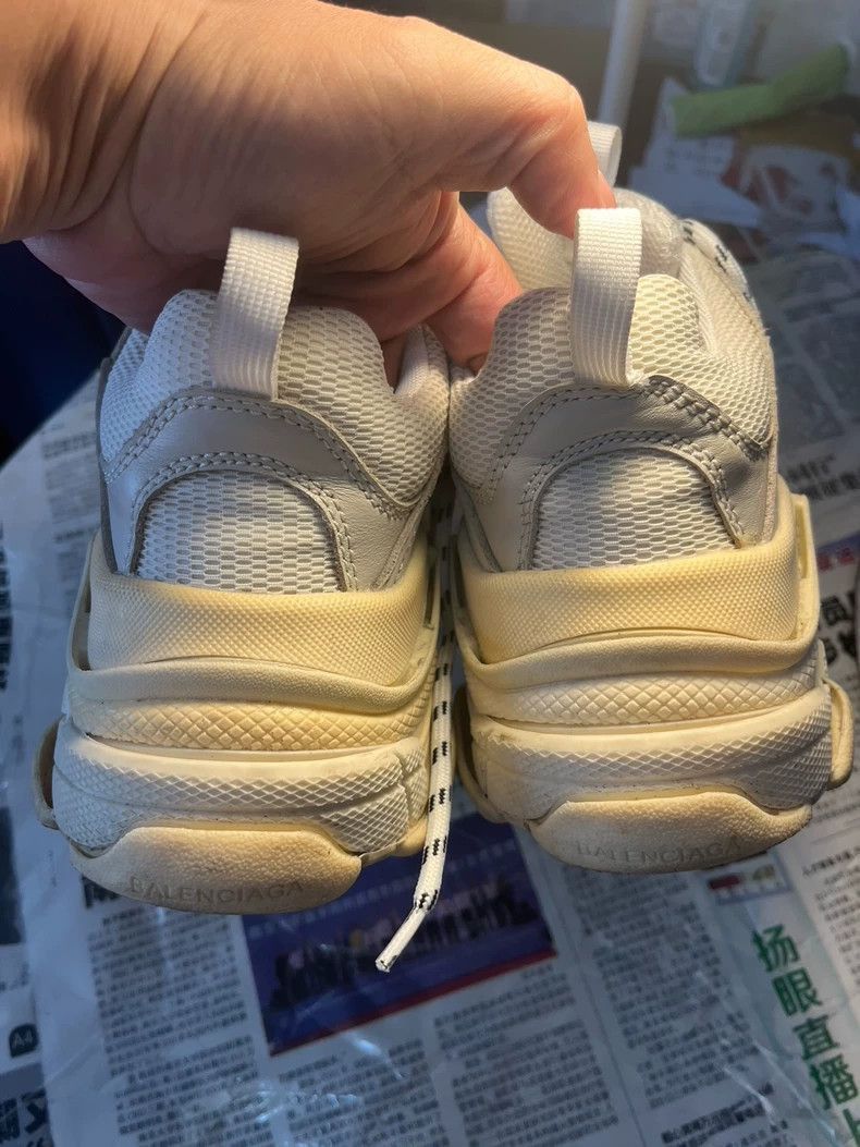 Balenciaga balenciaga triple s sneakers in white Size US 6.5 / EU 39-40 - 4 Thumbnail