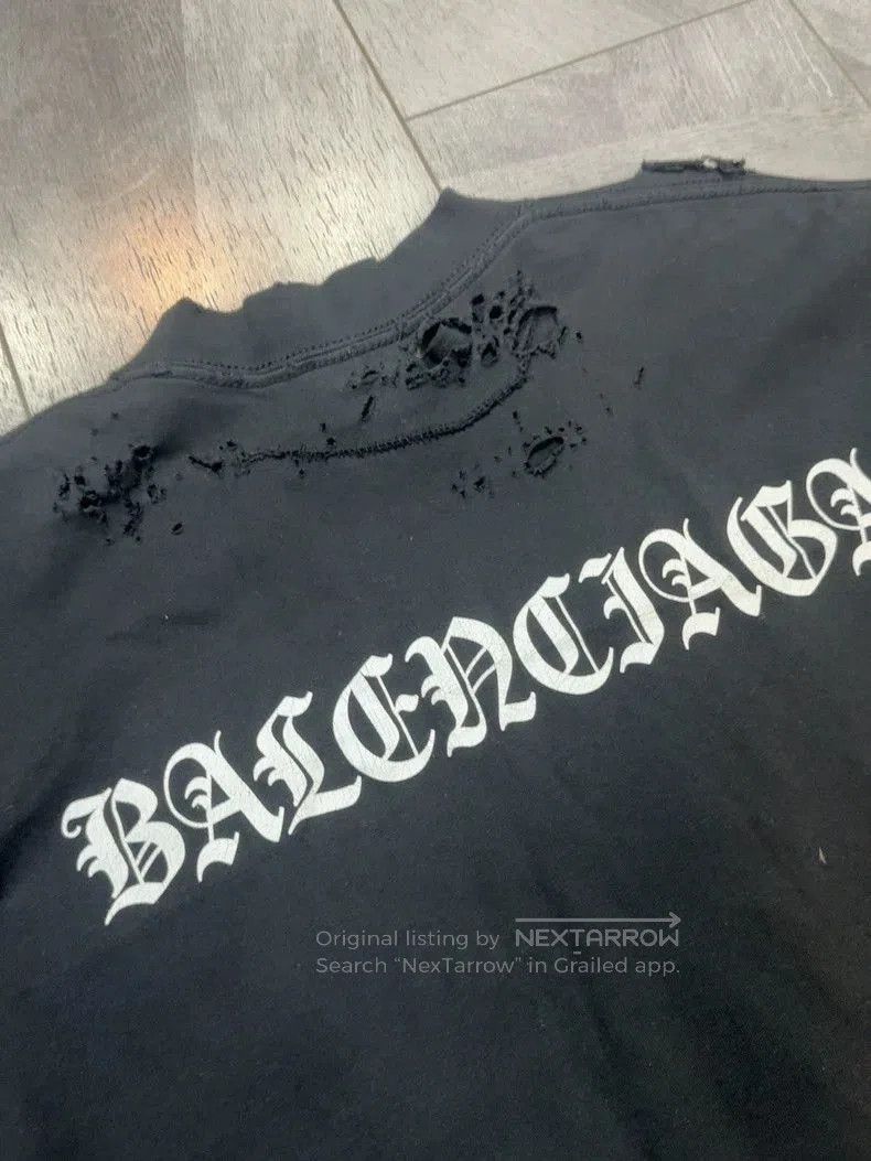 Balenciaga Balenciaga Distressed Gothic Logo Short Sleeve Tee. Size US S / EU 44-46 / 1 - 1 Thumbnail