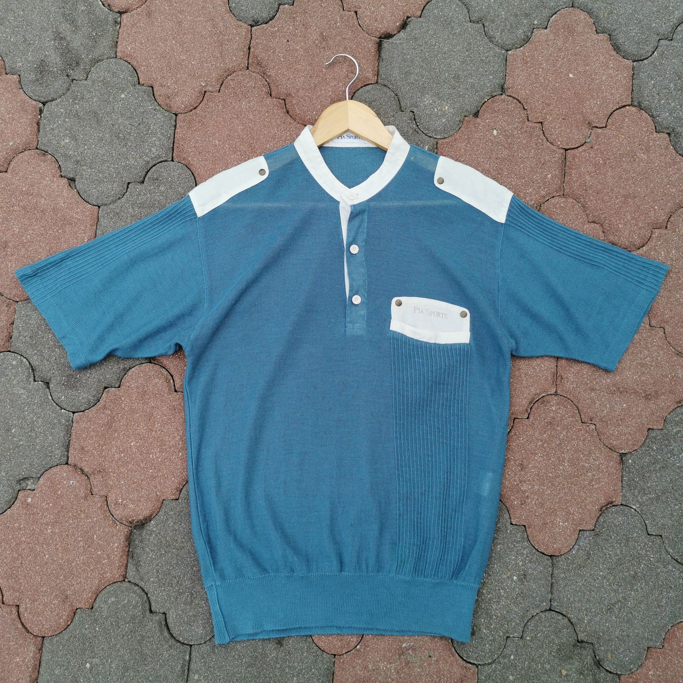 Vintage Pia Sports 90s Retro Looks Design T-shirt