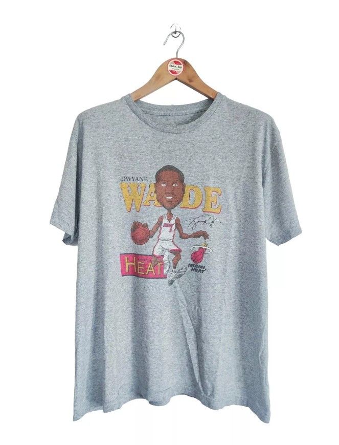 image of Majestic x Vintage Dwyane Wade Caricature 2000S T-Shirt in Grey, Men's (Size XL)