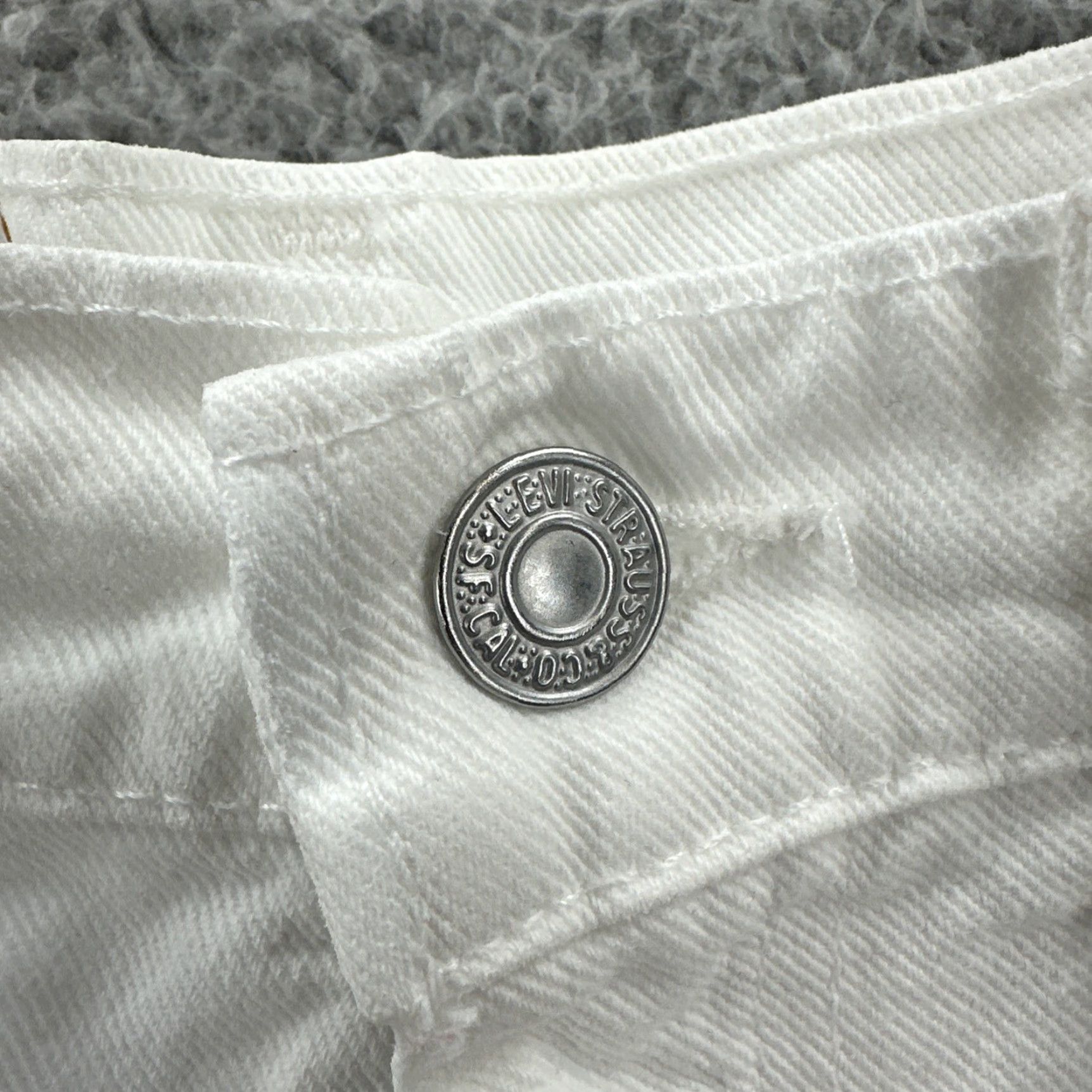 Levi's VINTAGE Levi’s 954 White Denim Shorts Womens Size 9 Made in USA EUC - Denim Shorts - White - 1990s - 26in Waist - 2in Inseam - Regular - Womens Size 30" / US 8 / IT 44 - 5 Thumbnail