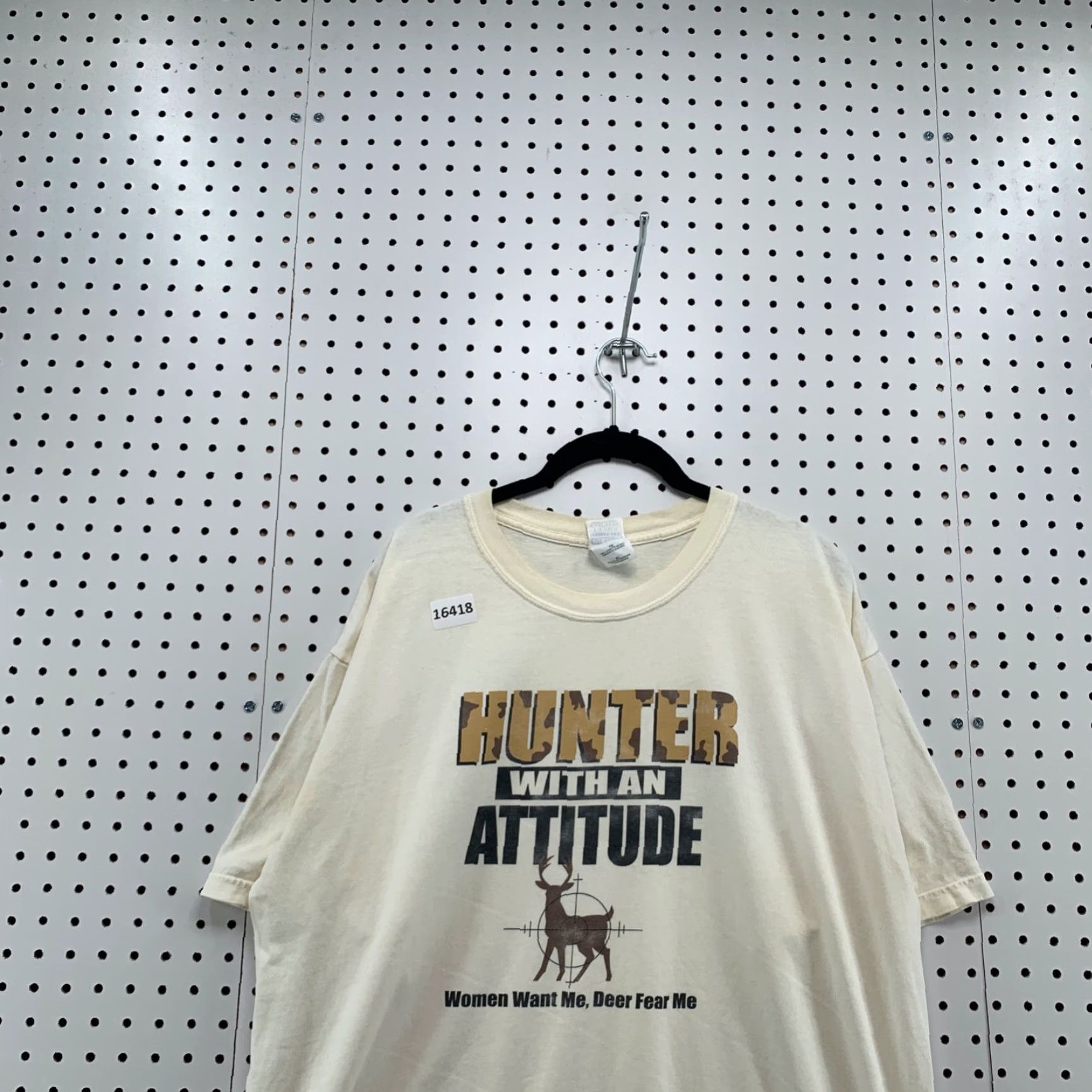 Gildan VINTAGE HUNTER WITH AN ATTITUDE Shirt Mens XL White Deer Cross Hair Graphic Size US XL / EU 56 / 4 - 2 Thumbnail