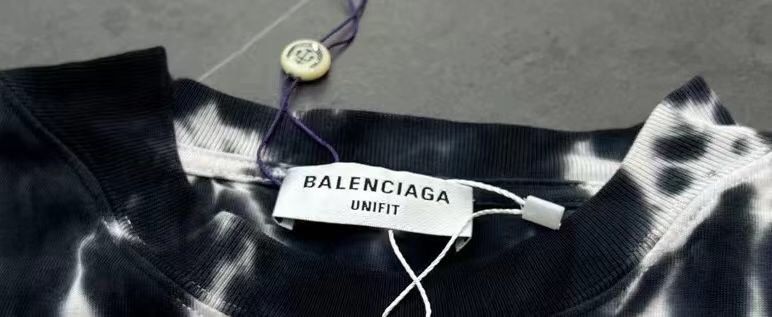 Balenciaga Balenciaga tie dye love short sleeved shirt 2410-Nextarrow Size US XS / EU 42 / 0 - 5 Thumbnail