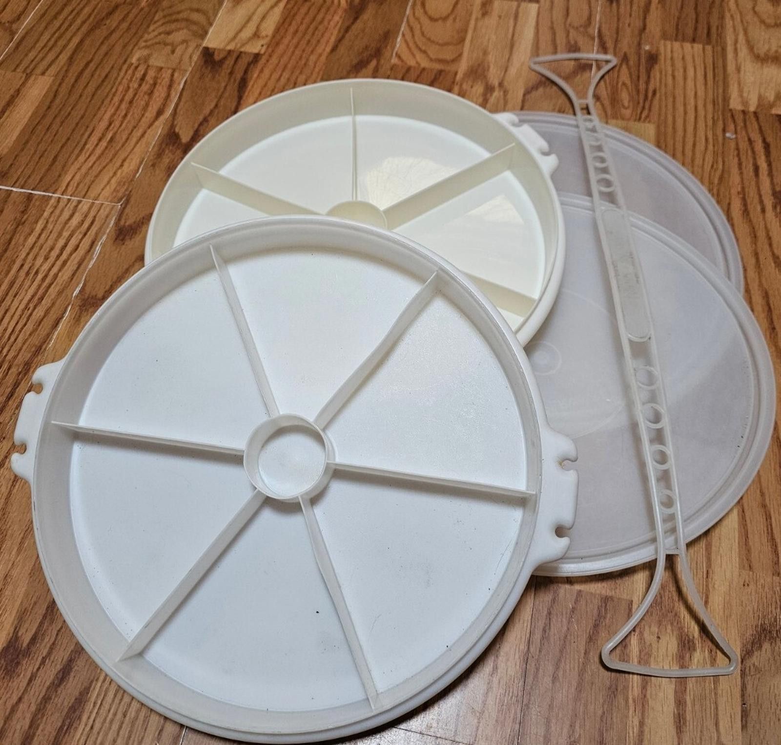 Other Vintage Tupperware Divided Round White Tray Lid Set 2 #405. Size ONE SIZE - 2 Thumbnail