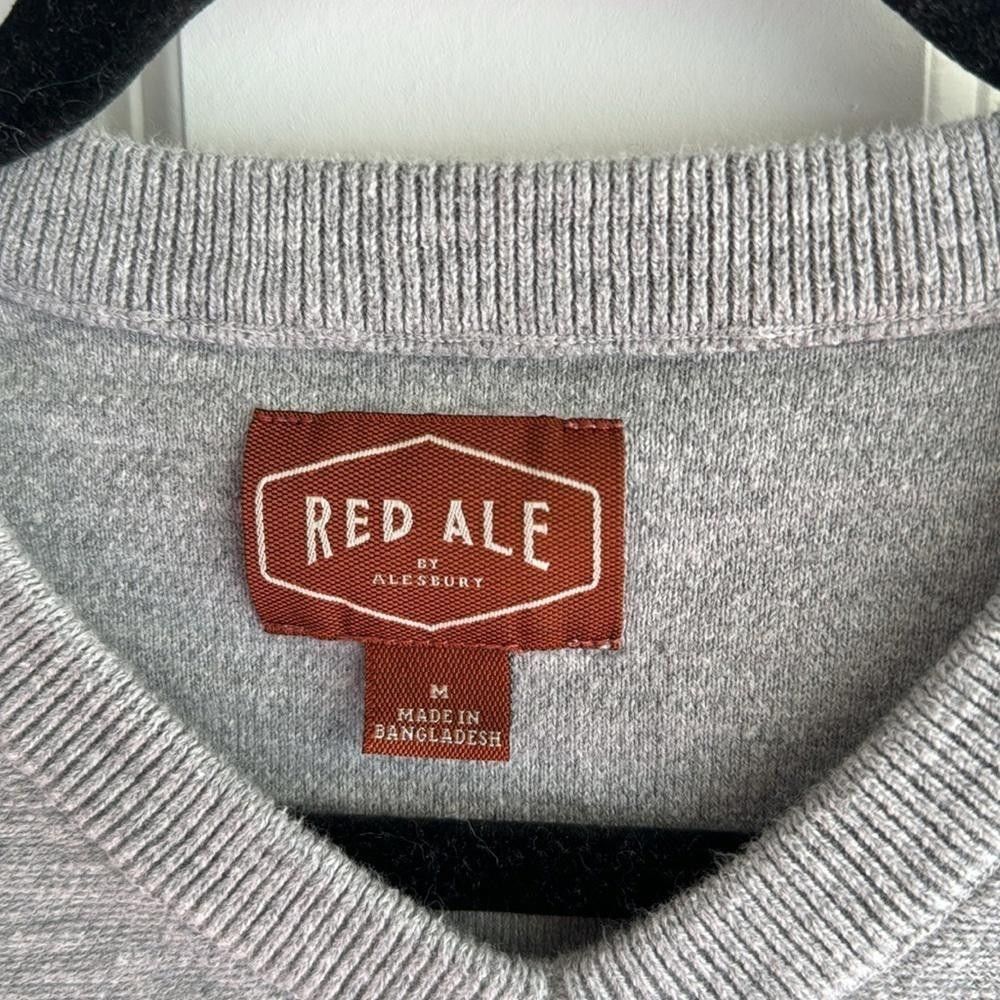 Designer Red ale grey v neck sweater Size US M / EU 48-50 / 2 - 4 Thumbnail