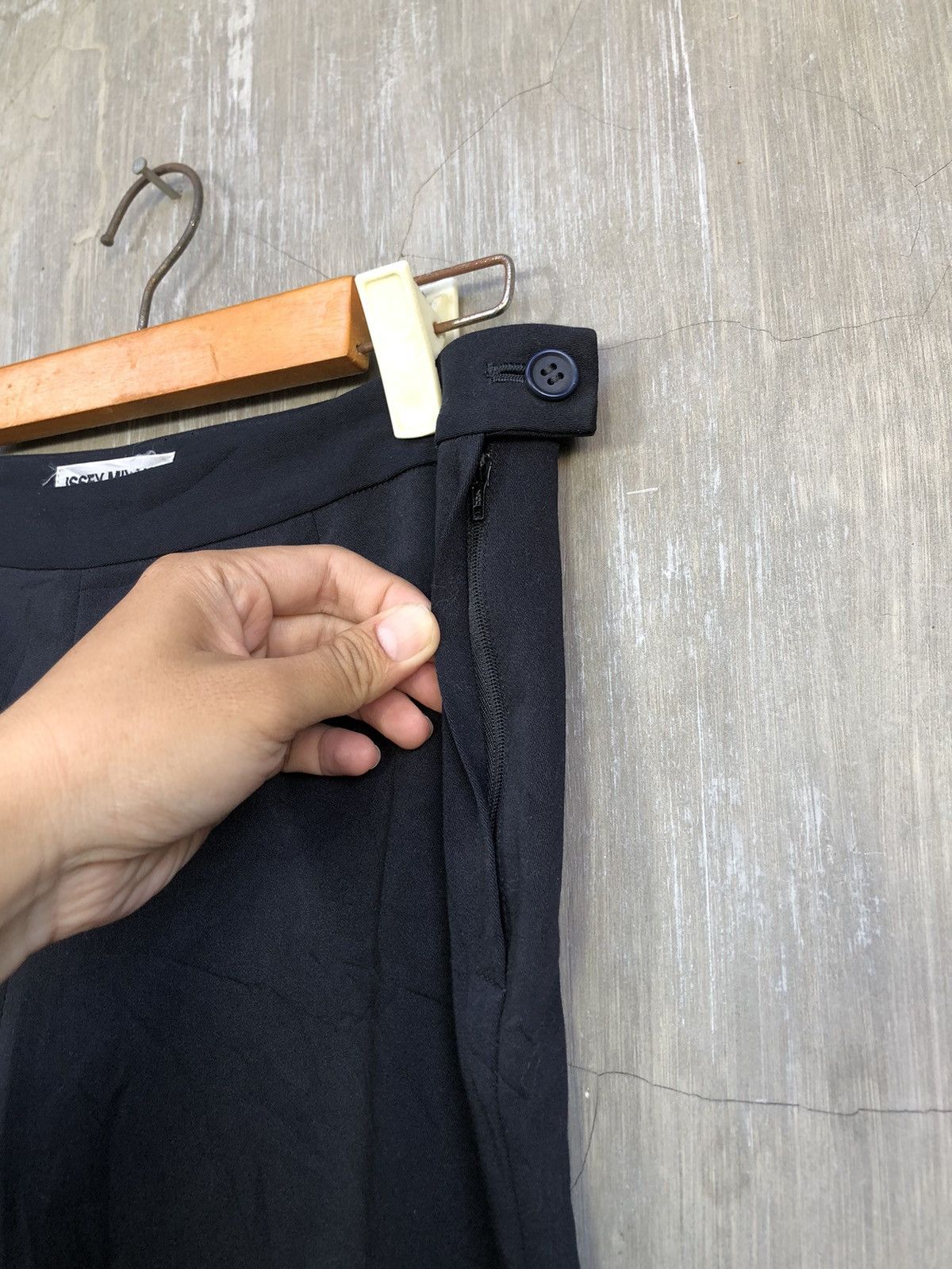 Issey Miyake Issey Miyake Women Black Trouser Pants Size 28" / US 6 / IT 42 - 4 Thumbnail