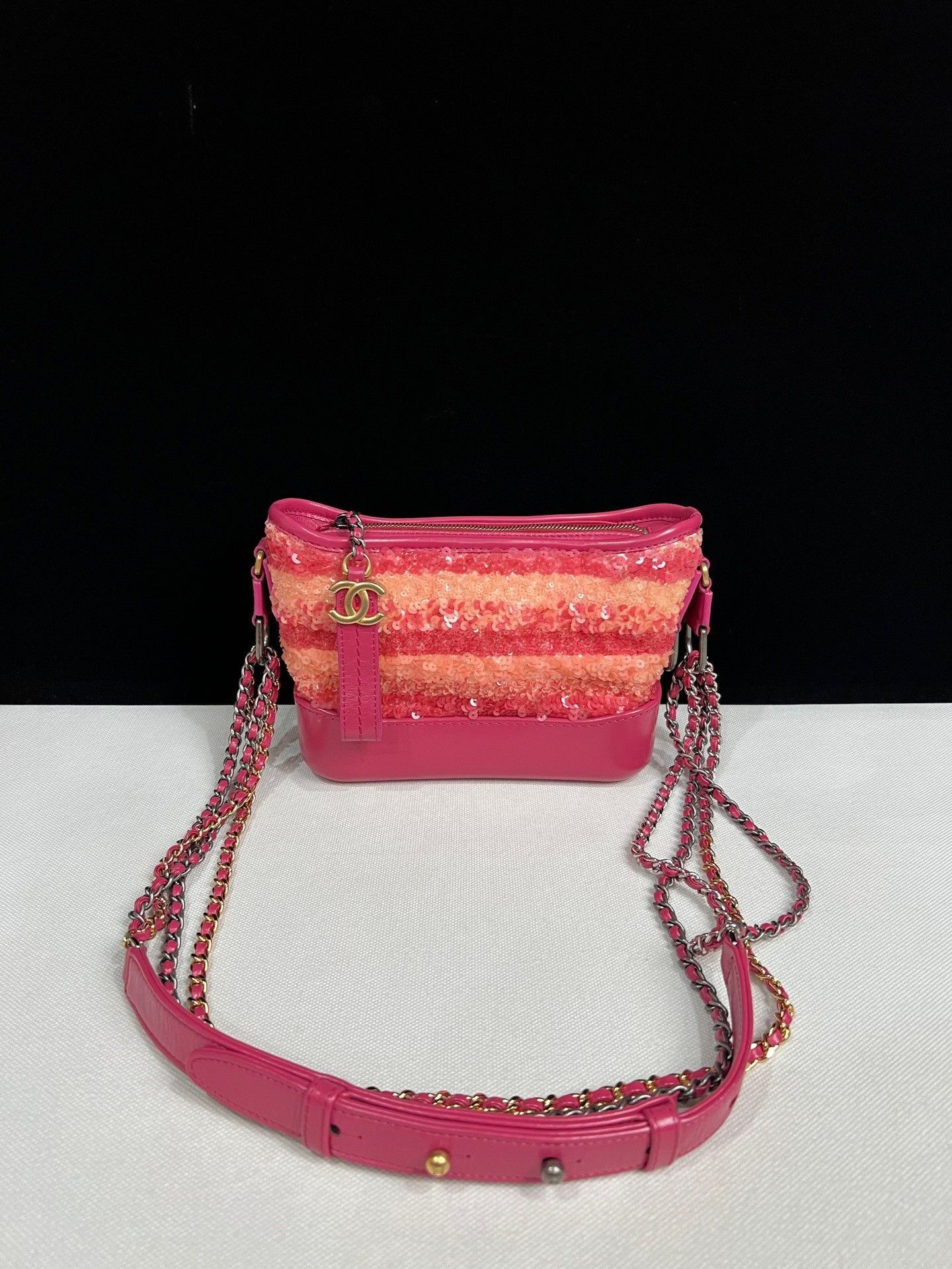 Chanel Pre-loved Bag Very good condition Size ONE SIZE - 1 Thumbnail