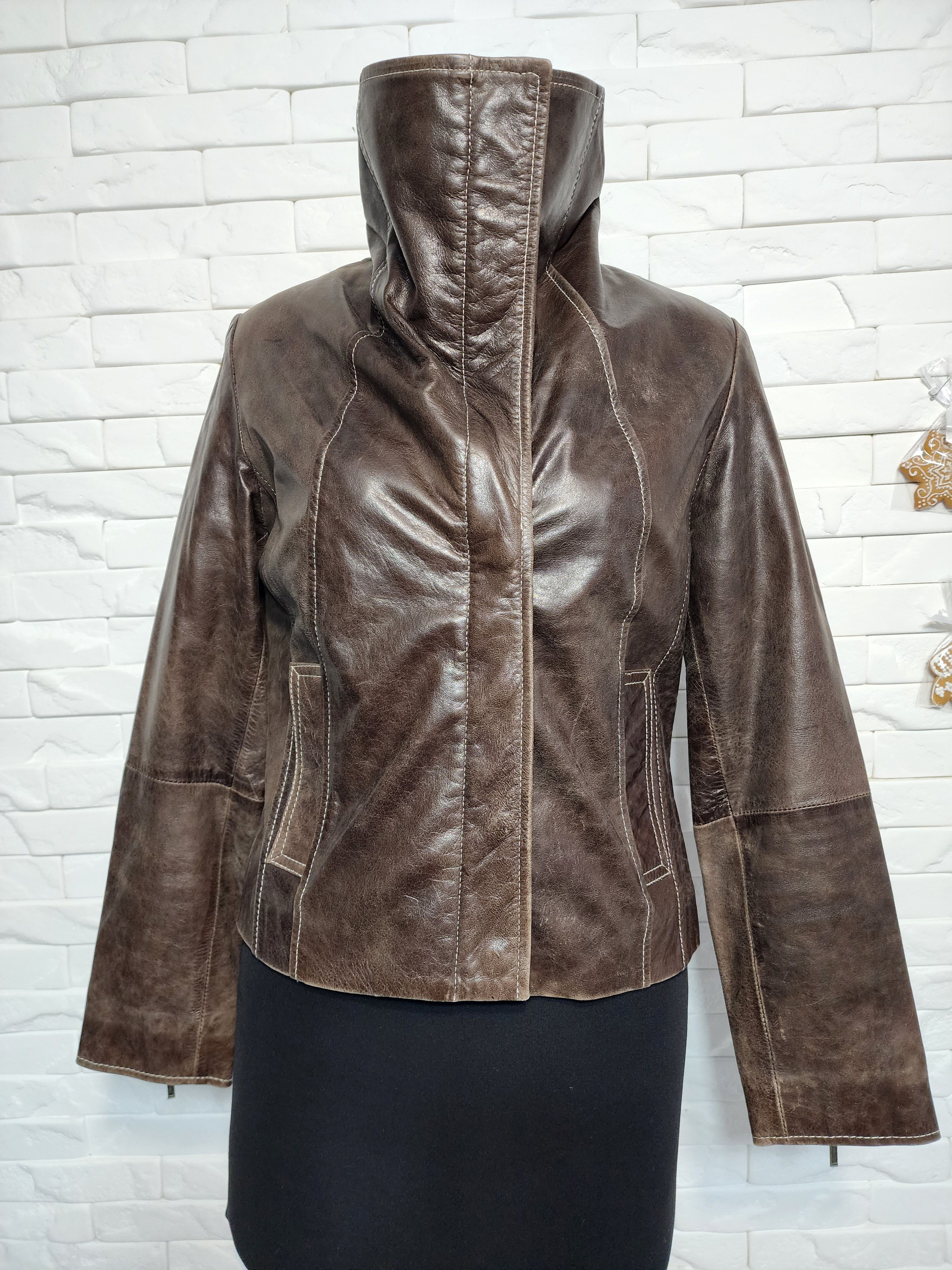 Genuine Leather Women's Brown Leather Jacket: Zippered Genuine Leather. Size M / US 6-8 / IT 42-44 - 1 Thumbnail