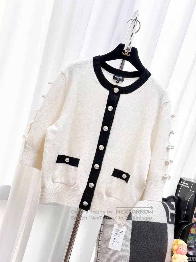 Chanel Chanel Knitted cardigan with black edge bow button three-q Size S / US 4 / IT 40 - 2 Thumbnail