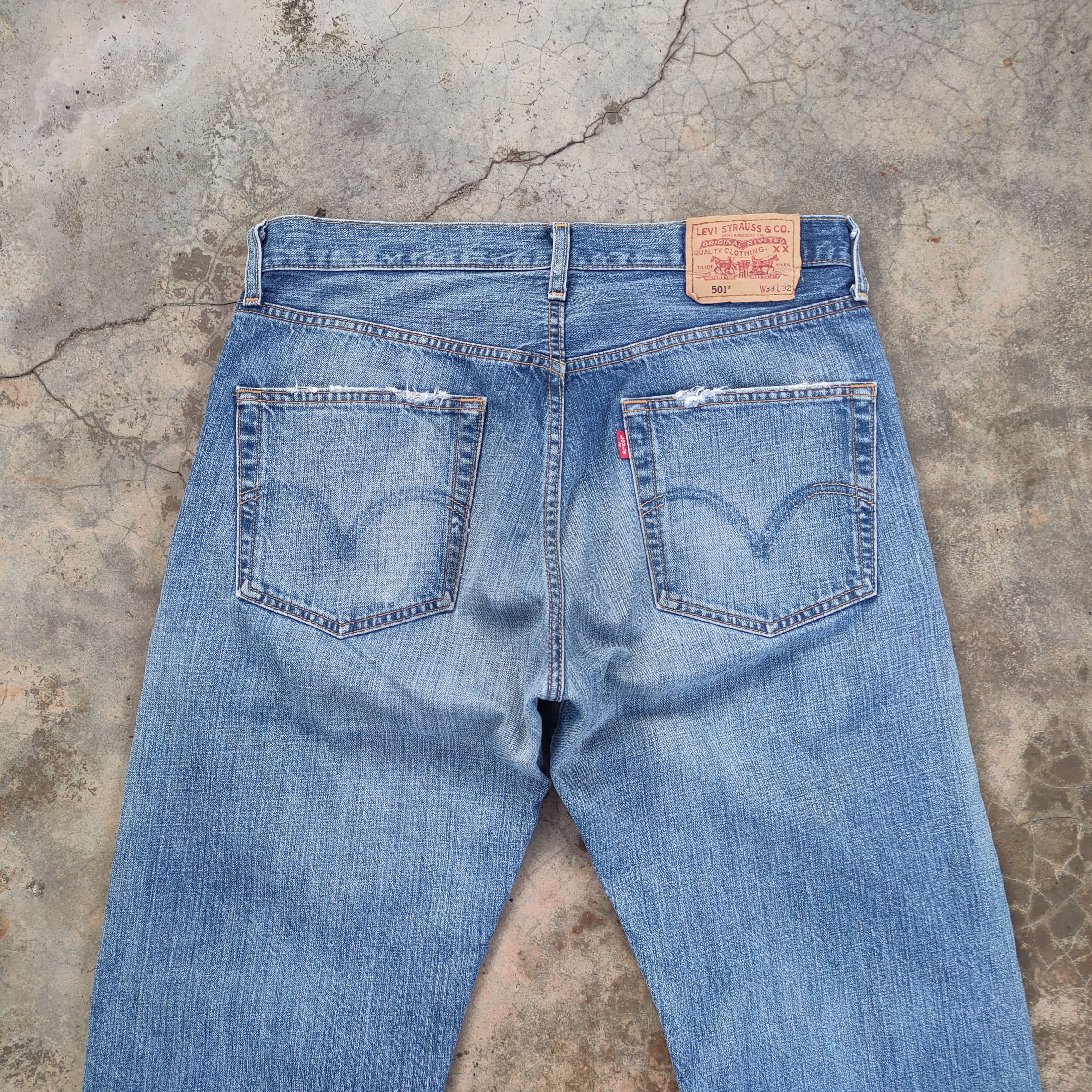 Levi's Vintage Clothing VINTAGE LEVI'S 501 FADED DISTRESSED DENIM JEAN PANTS Size US 33 - 9 Thumbnail
