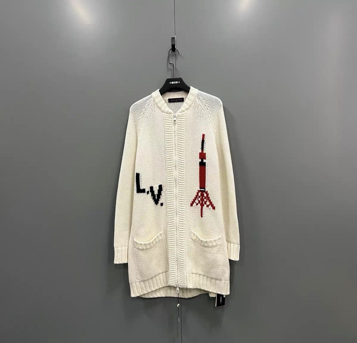Louis Vuitton Louis Vuitton Printed Logo Sweater J41 Size S / US 4 / IT 40 - 1 Thumbnail