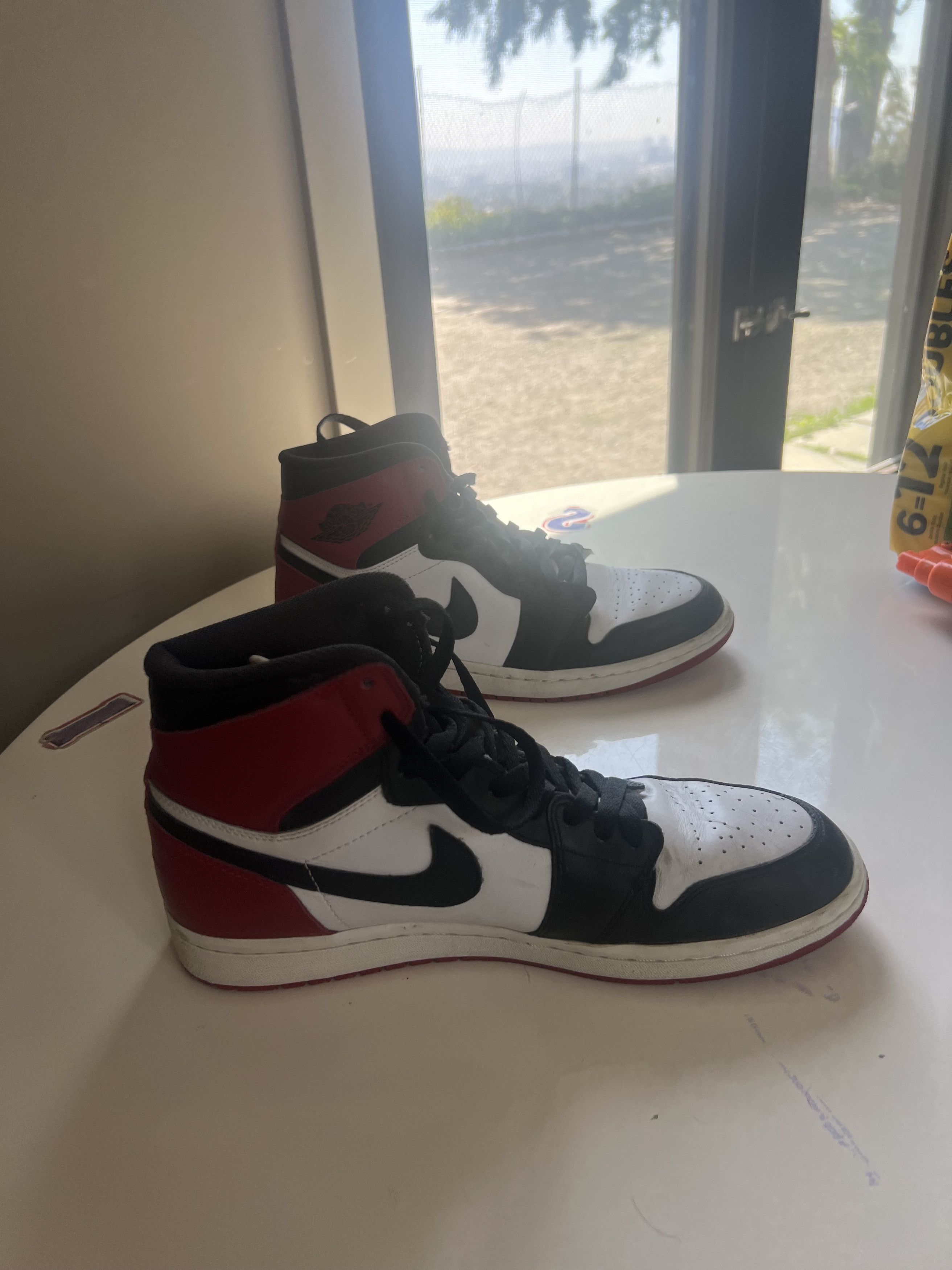 Jordan Brand Jordan 1 Black Toe 2016 Size US 11 / EU 44 - 2 Thumbnail
