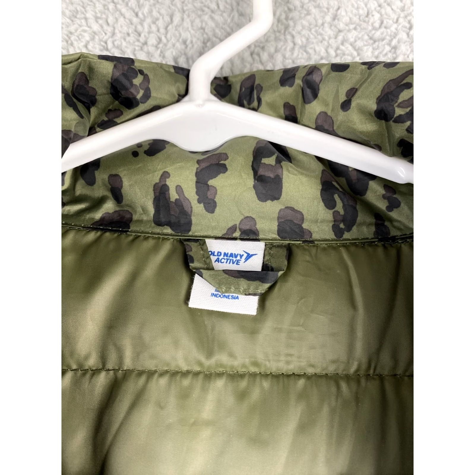 Old Navy VINTAGE Old Navy Puffer Jacket Women’s S Green Camouflage Tiger Lightweight 32-24 Size S / US 4 / IT 40 - 3 Thumbnail
