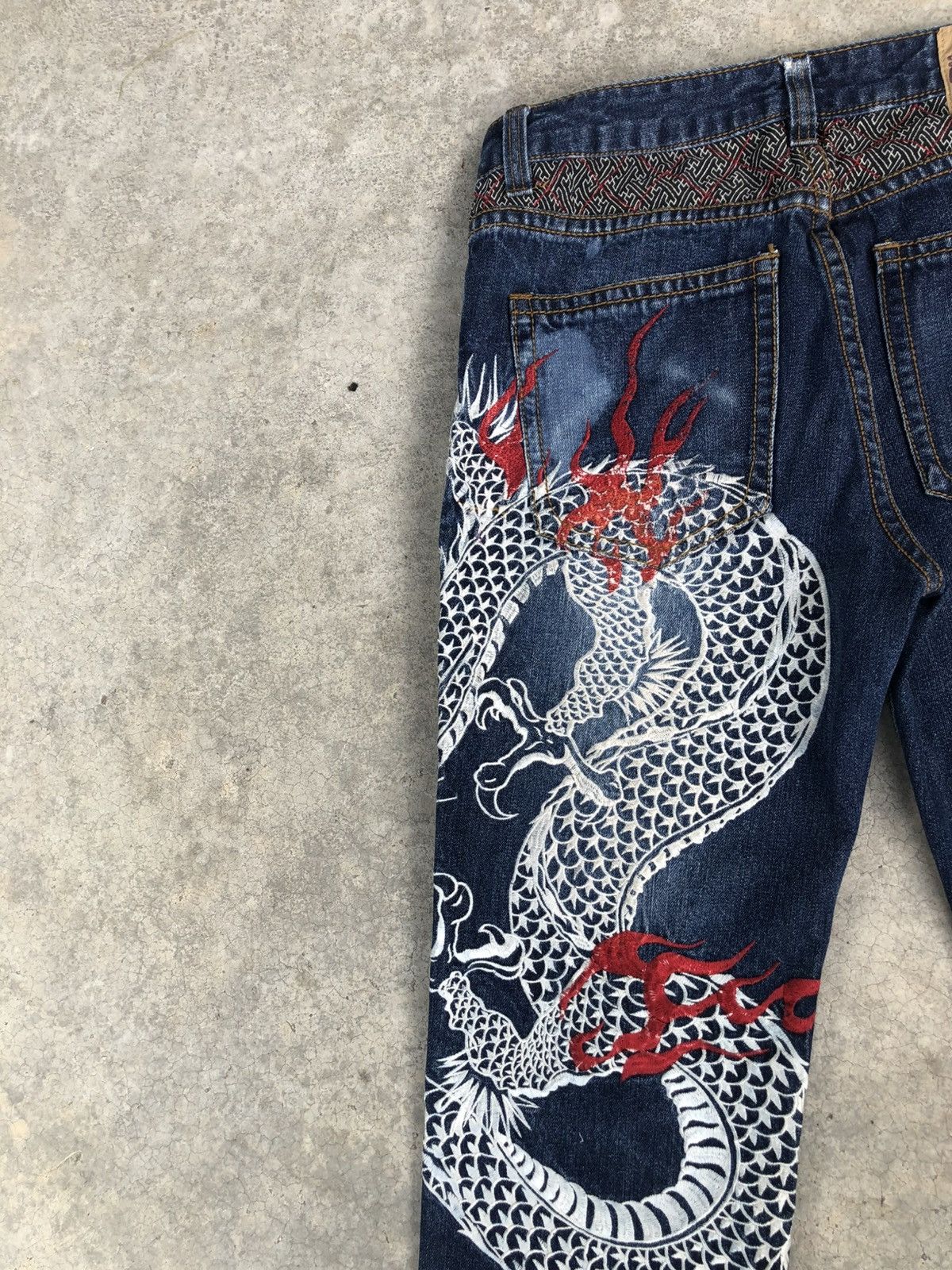 Karakuri Tamashii Karakuri Tamashii Embroidered Jeans Distressed Size US 31 - 9 Thumbnail