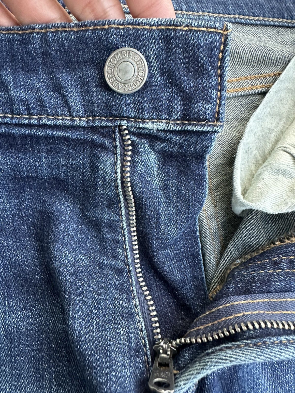 Abercrombie & Fitch Abercrombie & Fitch Japan Indigo Denim Distressed Jeans W32 Size US 32 / EU 48 - 12 Thumbnail