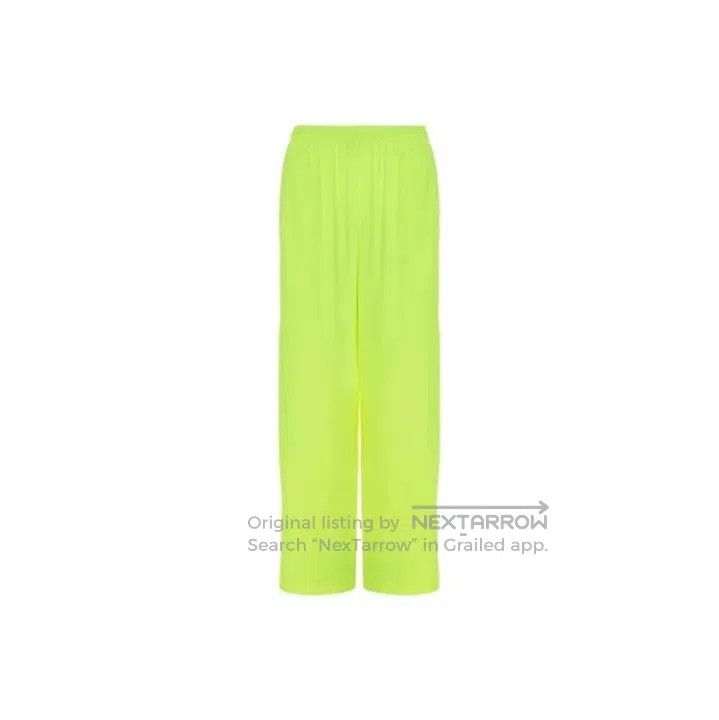 Balenciaga nonnative trooper cargo shorts in beige. Size US 36 / EU 52 - 1 Thumbnail