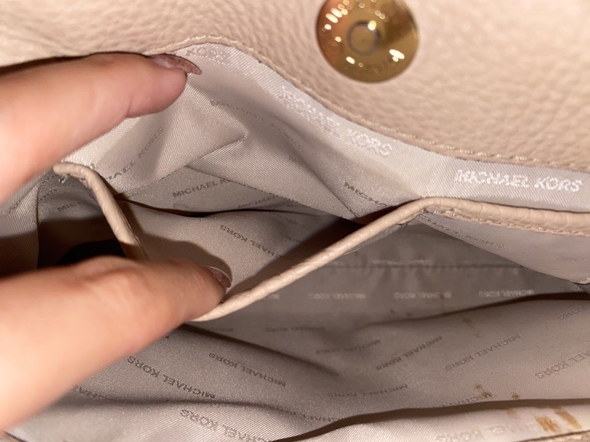 Michael Kors Michael Kors Blush Pink Purse With Gold Hardware Size ONE SIZE - 8 Thumbnail