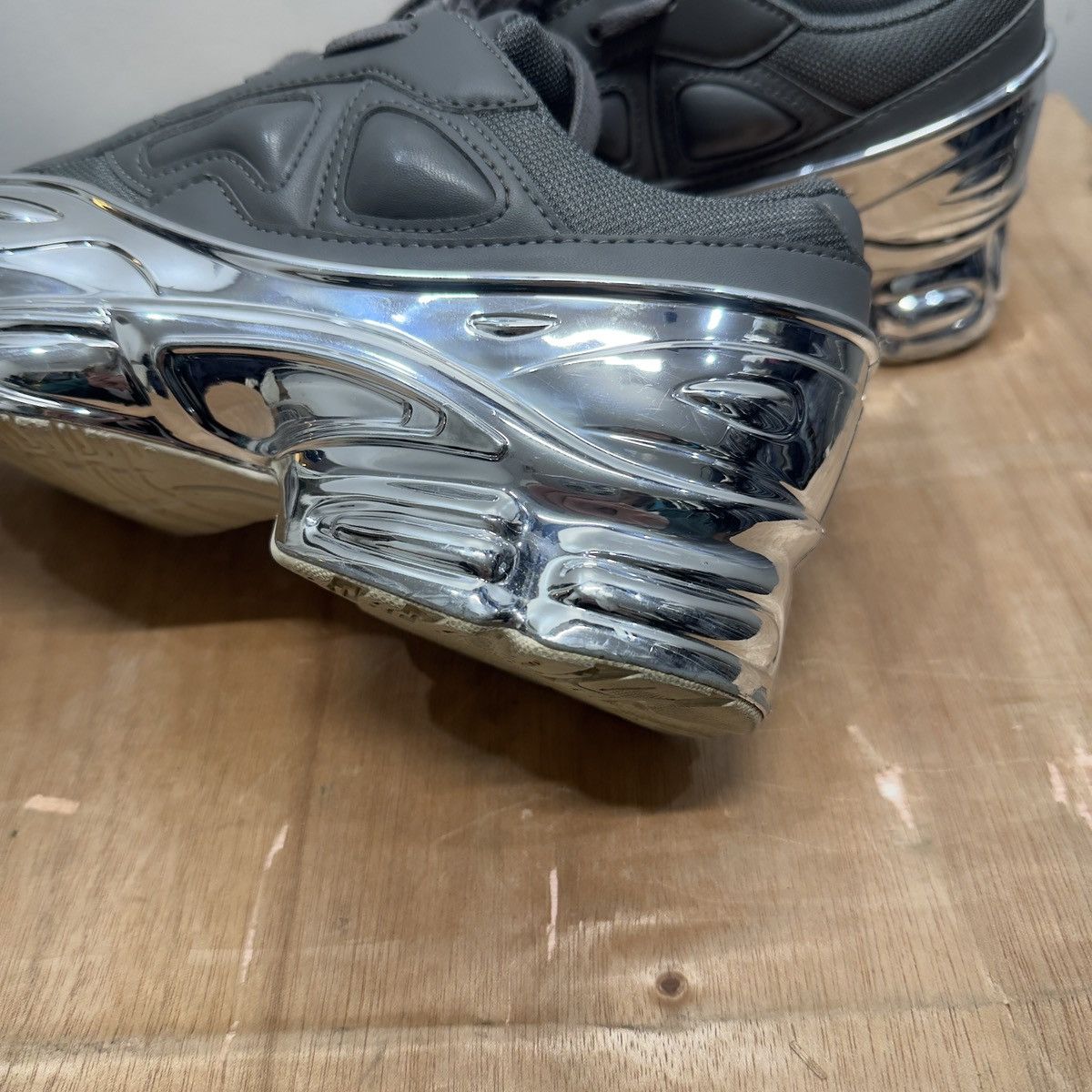 Adidas × Raf Simons Raf Simons Adidas Ozweego Ash Grey Mirror Chrome Sneakers Size US 7.5 / EU 40-41 - 9 Thumbnail