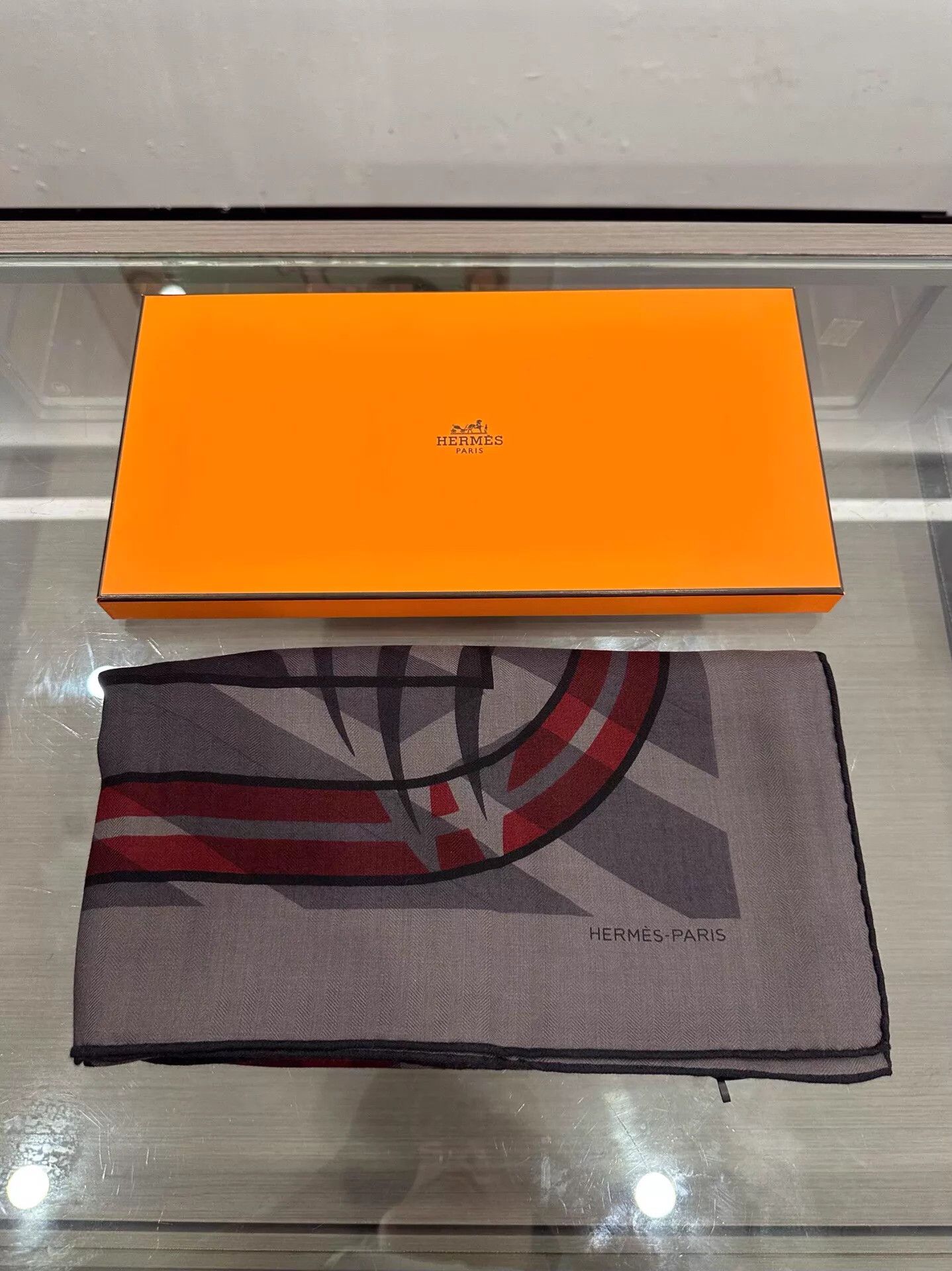 Hermes Hermes Gray Red Horse Head Cashmere-Silk Scarf 140x140cm Size ONE SIZE - 2 Thumbnail
