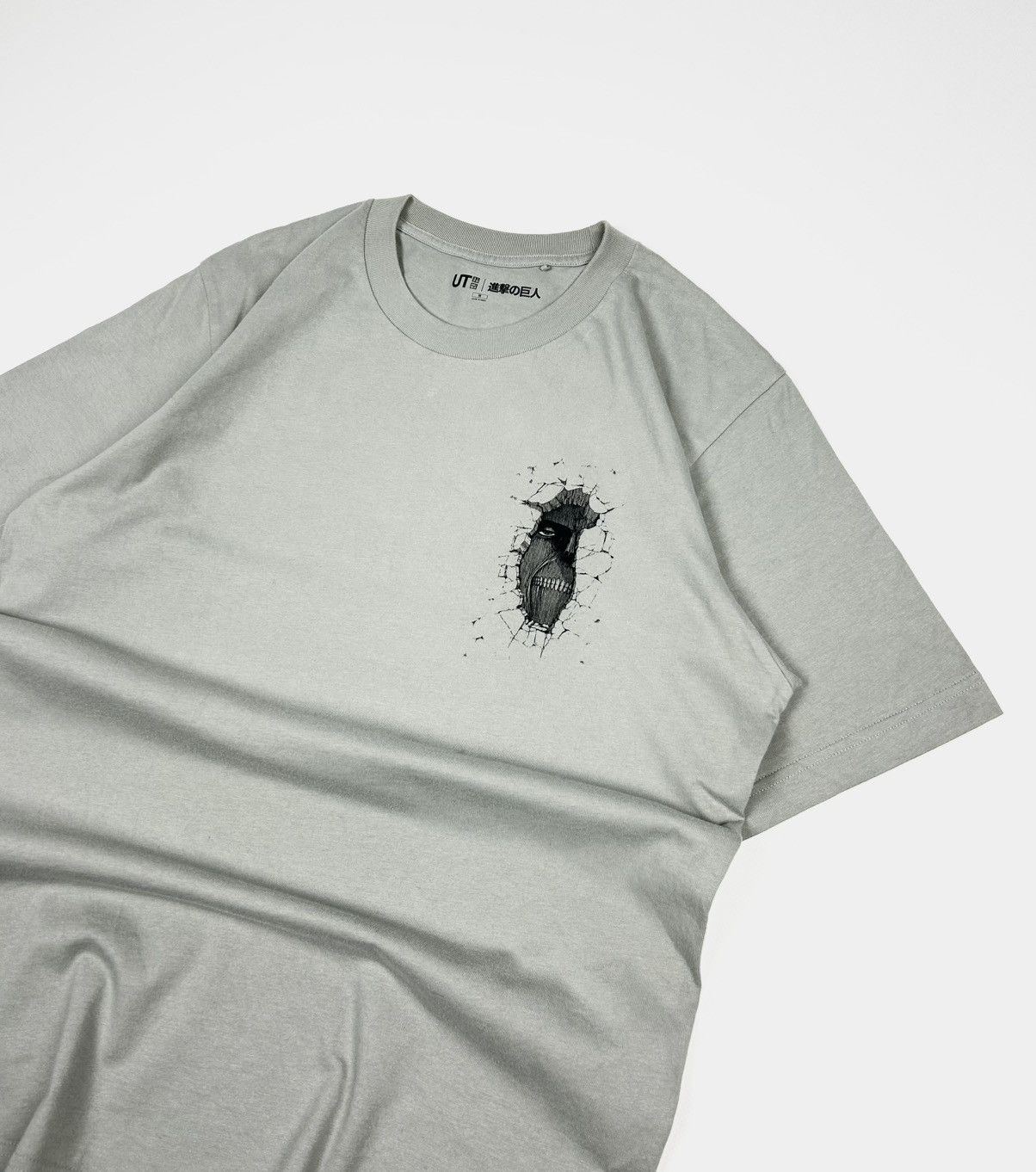 Anime × Japanese Brand × Uniqlo Rare collaboration UNIQLO X ATTACK ON TITAN T shirt Size US M / EU 48-50 / 2 - 7 Thumbnail