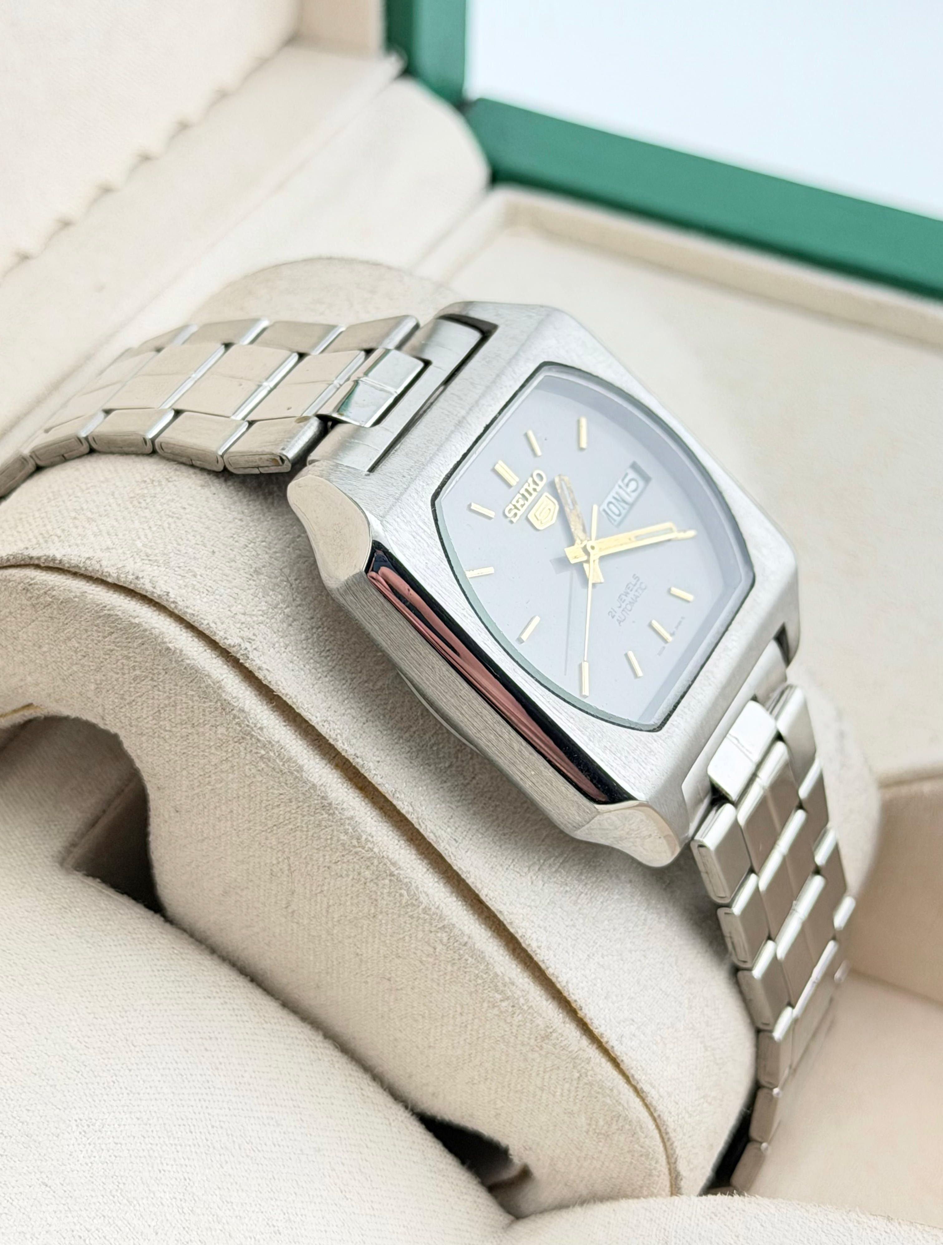 Seiko Vintage Men's Wrist Automatic Watch Size 38 - 2 Thumbnail