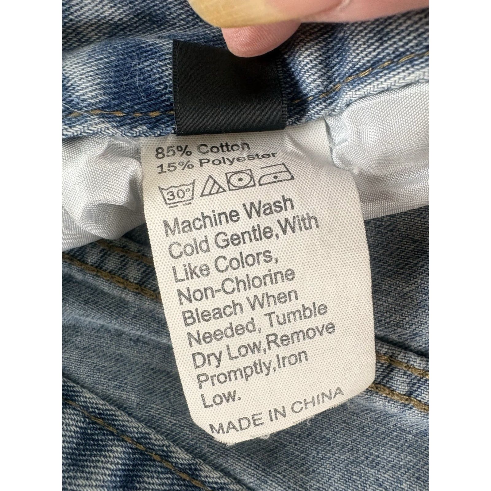 Shein Shein Button Fly Jean Shorts Womens Size M Regular 28in Waist 1.5in Inseam Blue Denim 5-Pocket Cuffed Tampered? Size 28" / US 6 / IT 42 - 4 Thumbnail
