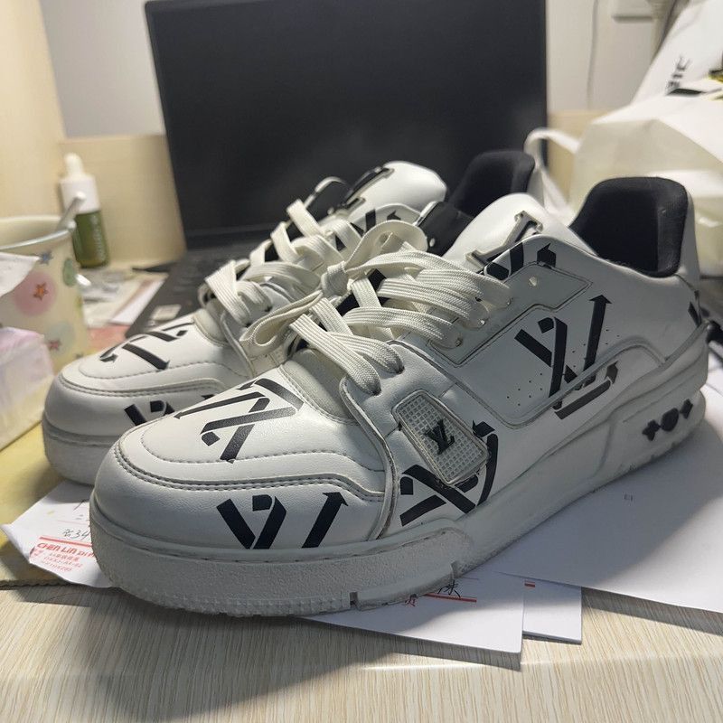 Louis Vuitton Louis Vuitton Low-Top Trainer Sneakers for Men - Size US 8 / EU 41 - 1 Thumbnail