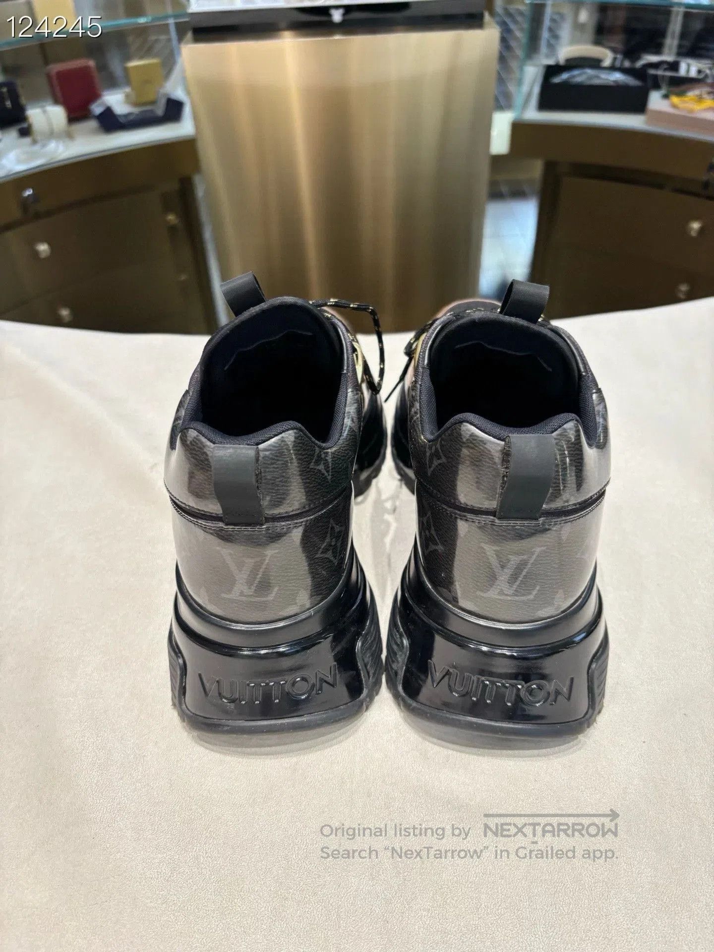 Louis Vuitton Louis Vuitton Run Away Low. Size US 6 / EU 39 - 4 Thumbnail