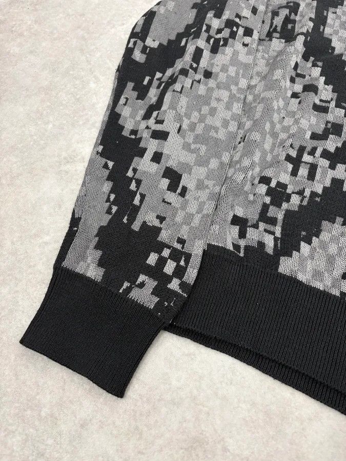 Just Cavalli AW2019 Cavalli Pixel Map Black Sweater Size US S / EU 44-46 / 1 - 7 Thumbnail